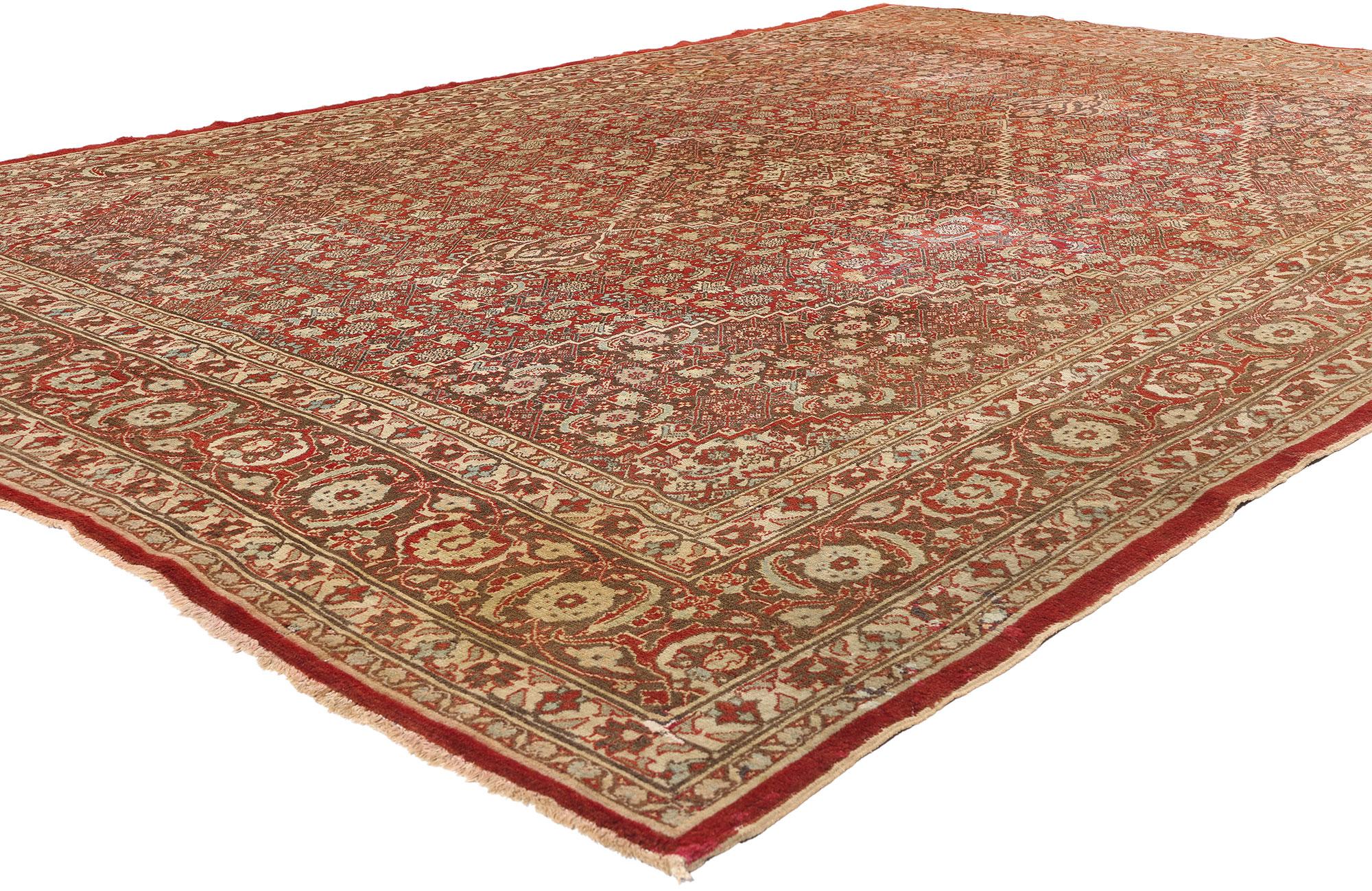 78931 Antiker persischer Mahi-Tabriz-Teppich, 09'00 x 12'03. Dieser handgeknüpfte, antike persische Mahi-Tabriz-Teppich aus Wolle ist ein Meisterwerk an kompliziertem Design und anspruchsvoller Handwerkskunst. Das satte, tiefrote Feld ist elegant
