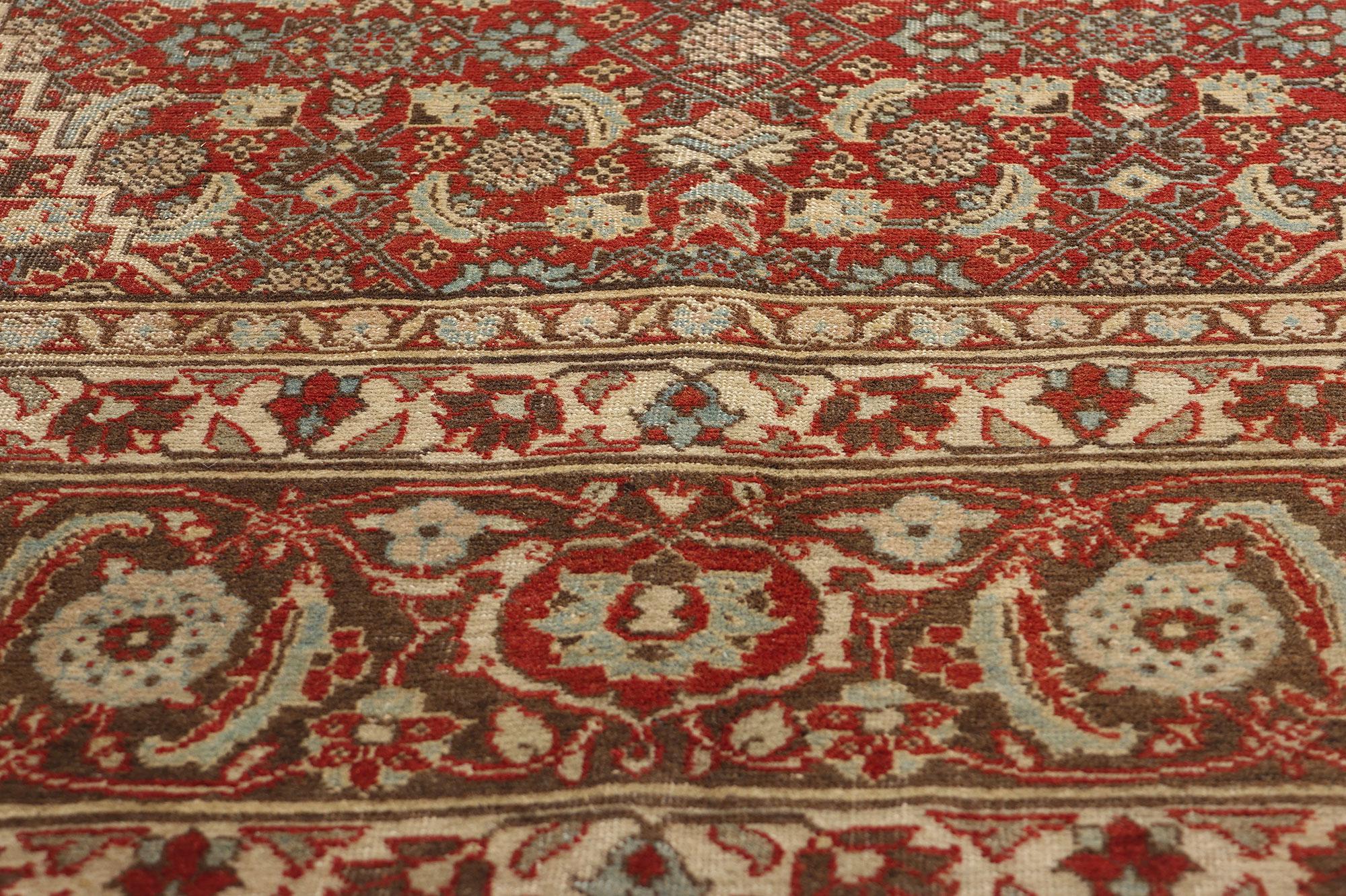 Antiker persischer Mahi-Tabriz-Teppich aus Täbris, 09'00 x 12'03 im Zustand „Starke Gebrauchsspuren“ im Angebot in Dallas, TX
