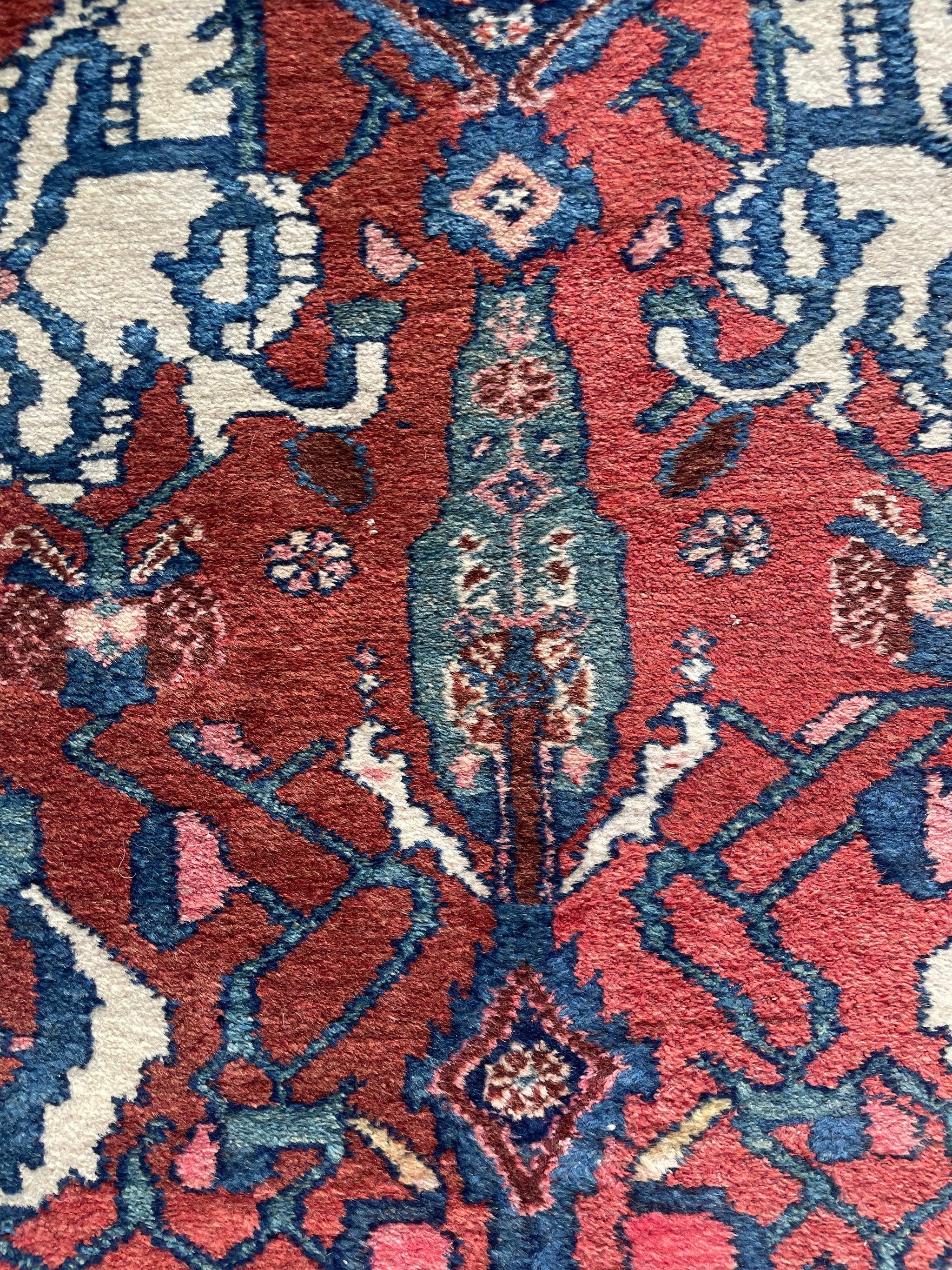 Malayer persan ancien, magnifique tapis de couloir en forme de cyprès, vers les années 1940 en vente 6
