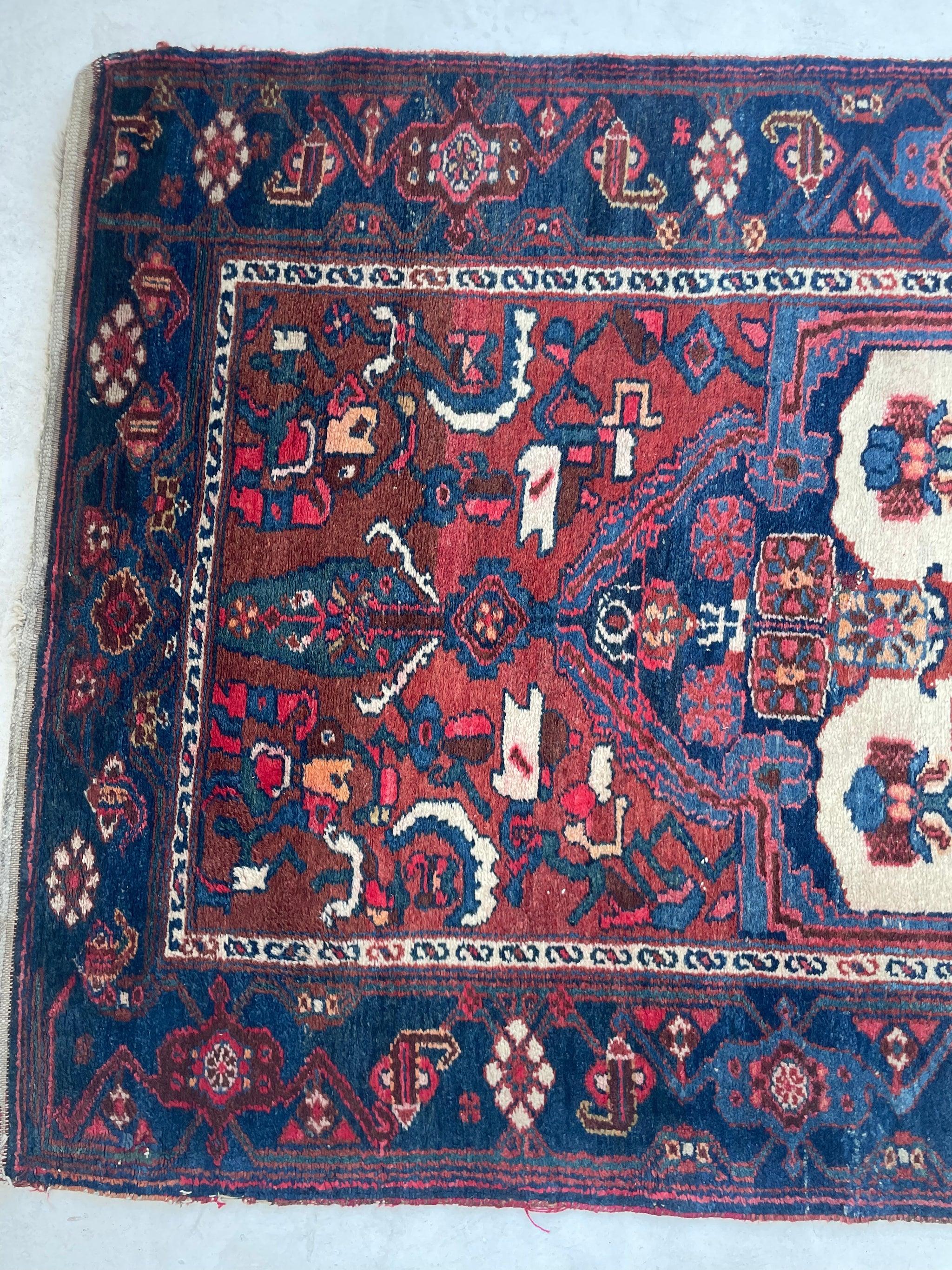 Malayer persan ancien, magnifique tapis de couloir en forme de cyprès, vers les années 1940 en vente 10