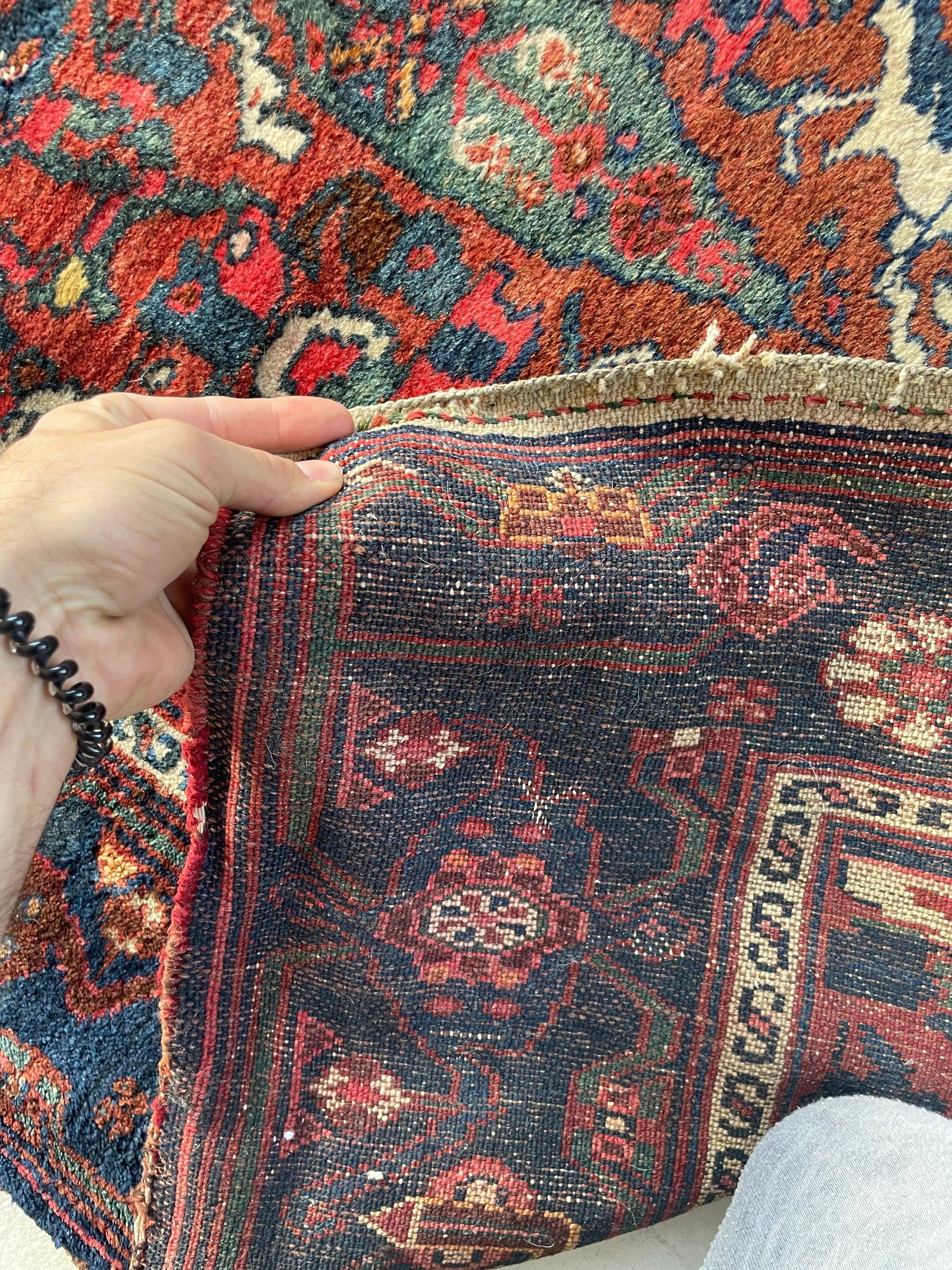 Malayer persan ancien, magnifique tapis de couloir en forme de cyprès, vers les années 1940 en vente 12