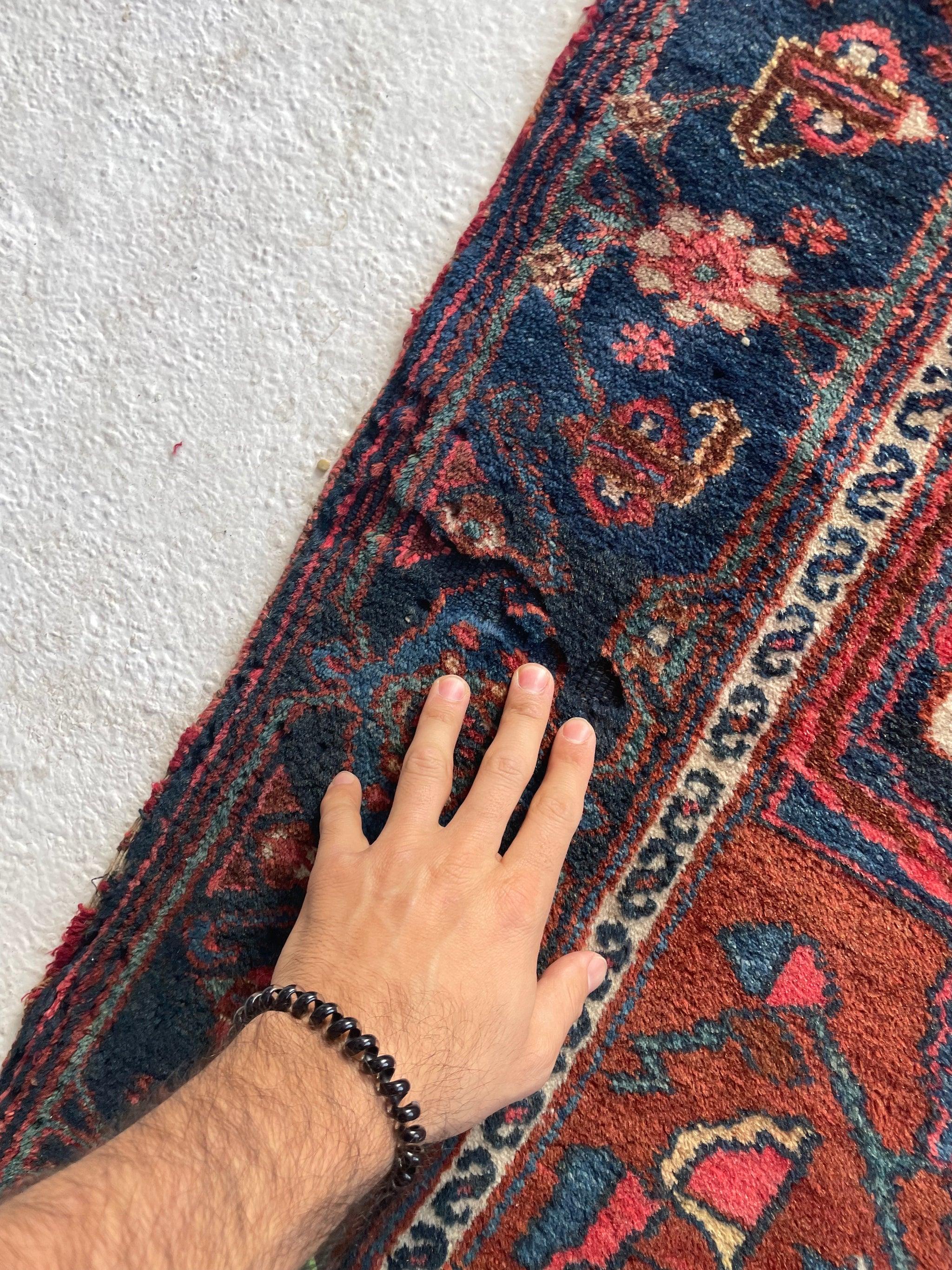Malayer persan ancien, magnifique tapis de couloir en forme de cyprès, vers les années 1940 en vente 13