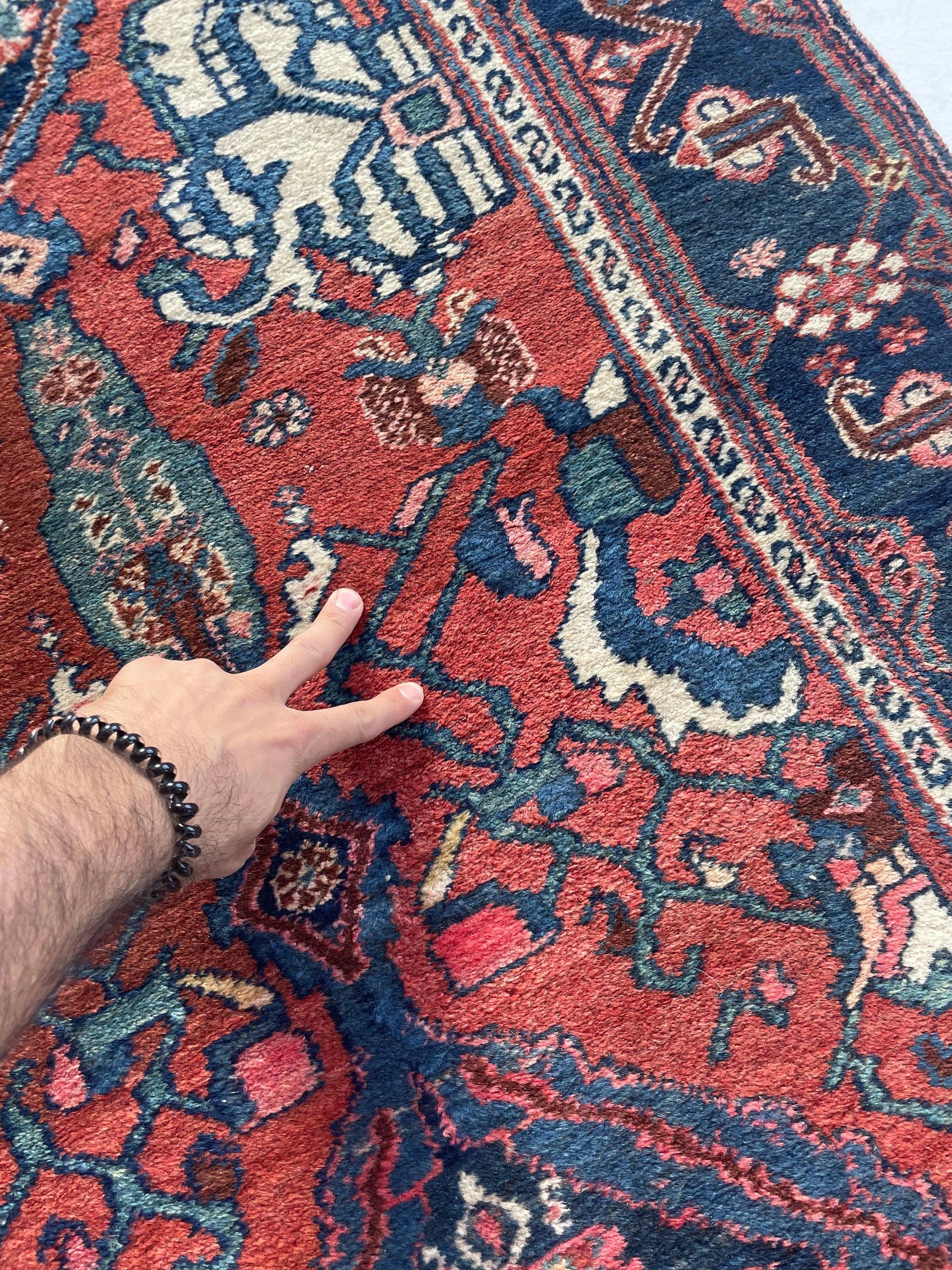Malayer persan ancien, magnifique tapis de couloir en forme de cyprès, vers les années 1940 en vente 2