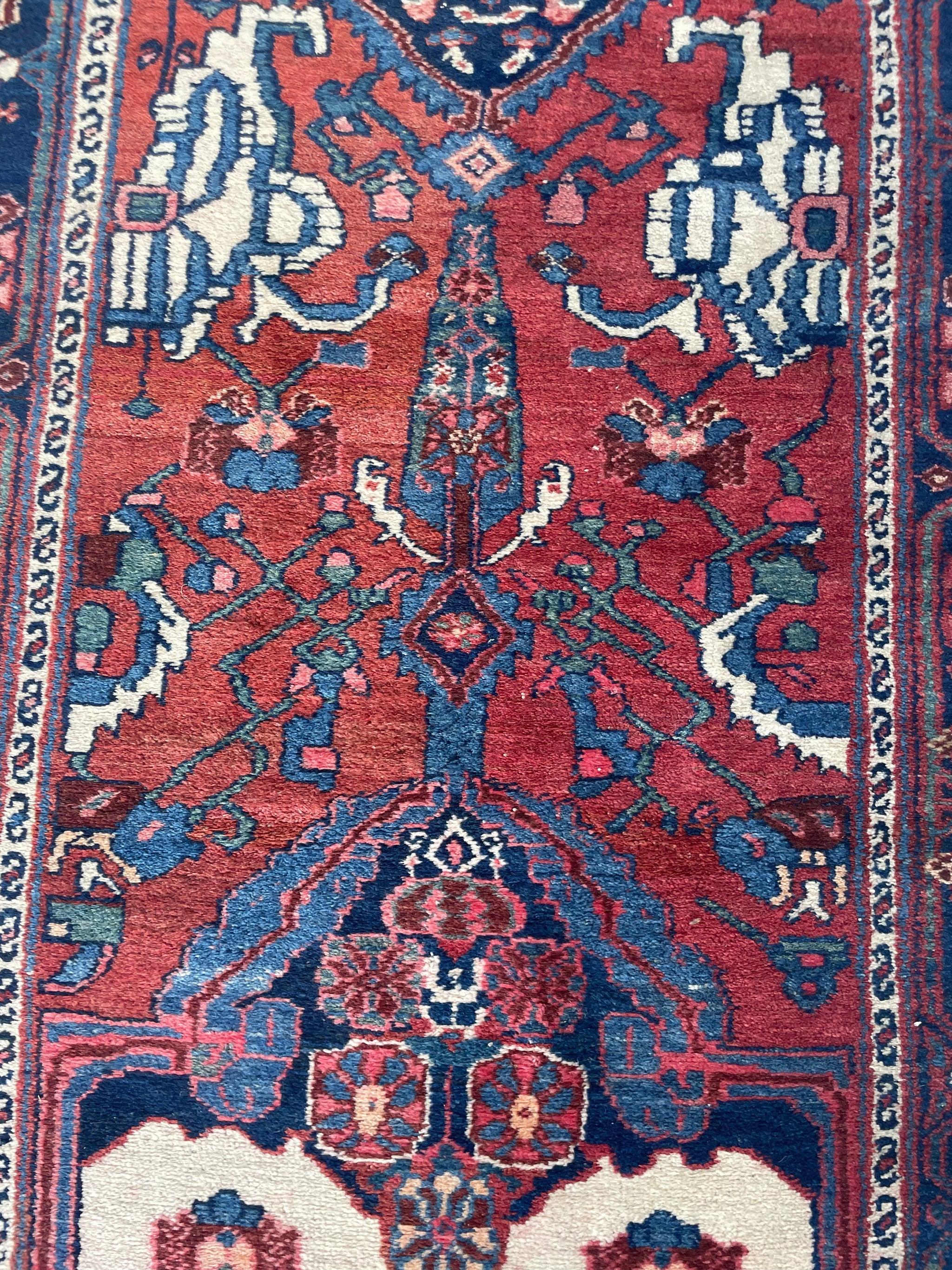 Malayer persan ancien, magnifique tapis de couloir en forme de cyprès, vers les années 1940 en vente 4