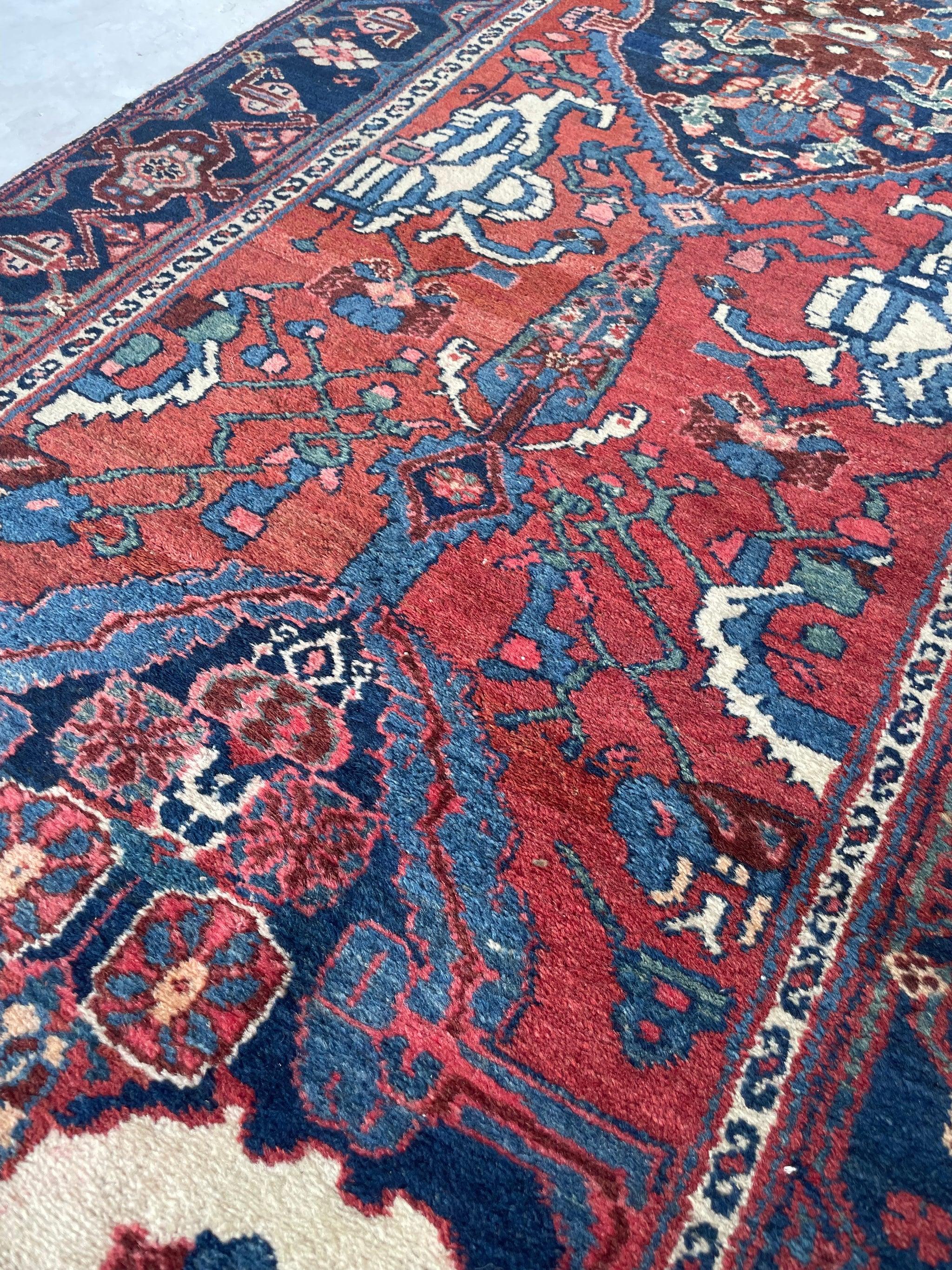 Malayer persan ancien, magnifique tapis de couloir en forme de cyprès, vers les années 1940 en vente 5