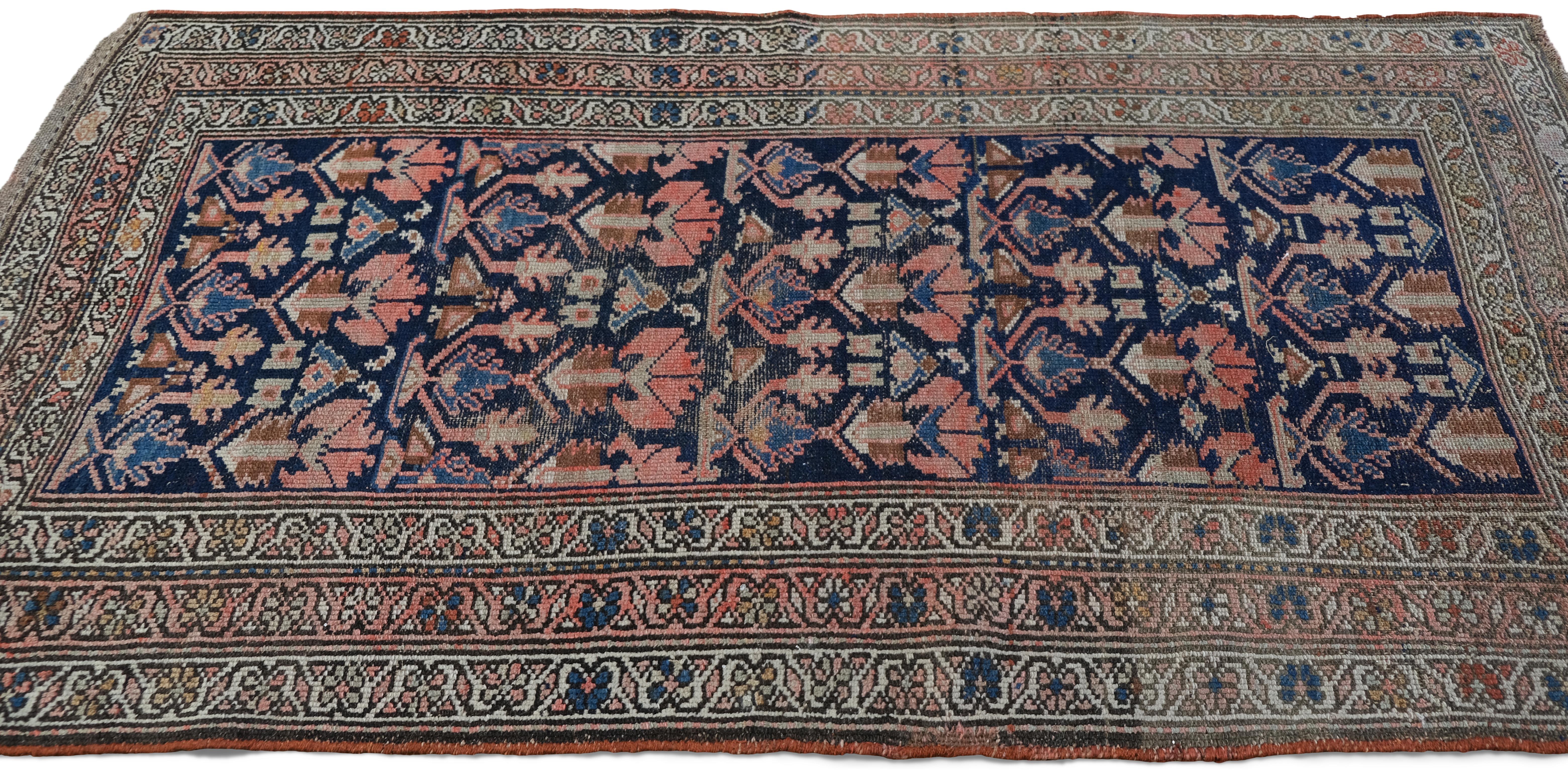 Antiker persischer Malayer-Wollteppich in Blau, Elfenbein und Koralle 3'2''x6'4'' um 1920 (Persisch) im Angebot