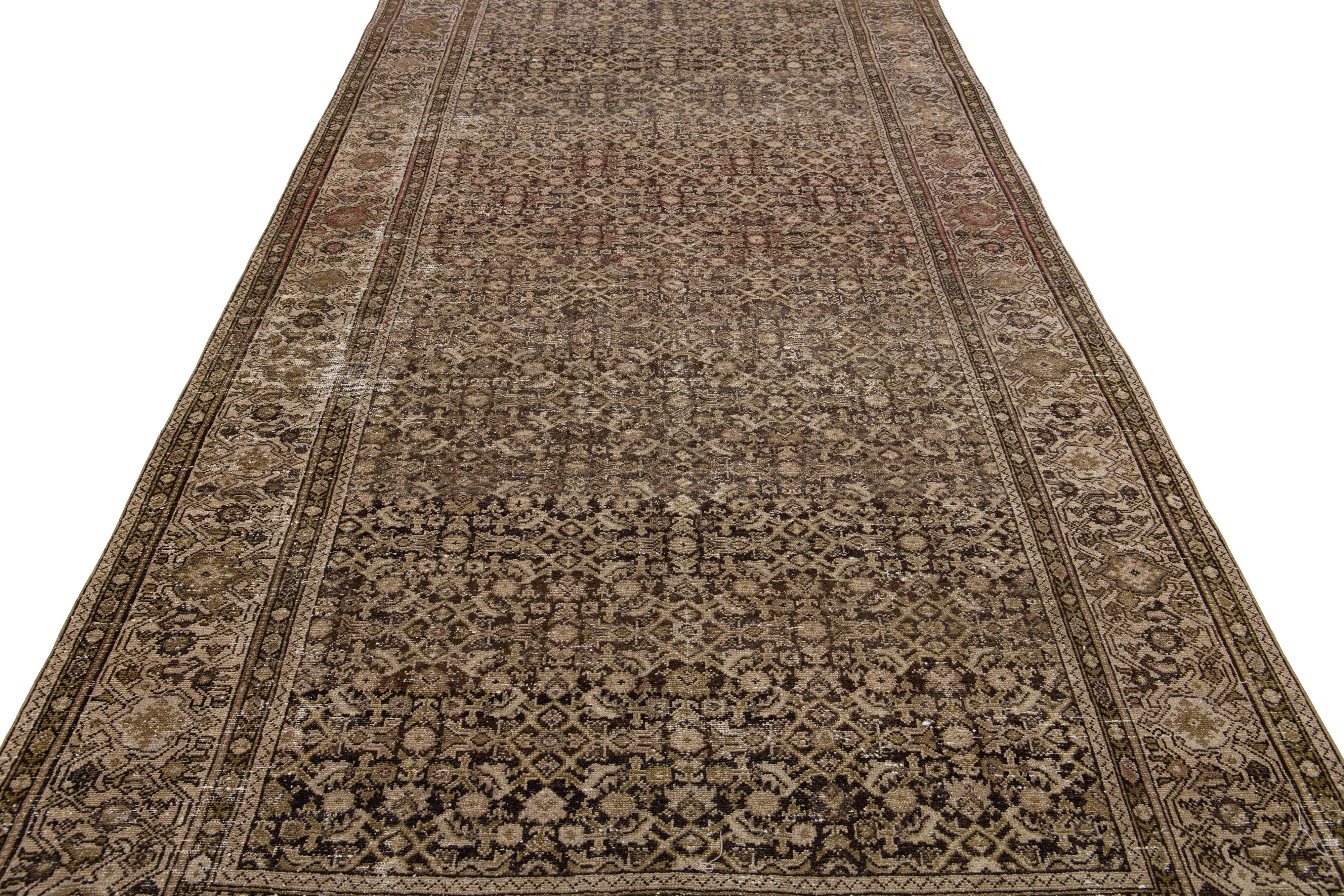 Perse Tapis persan ancien en laine marron Malayer fait à la main avec motif sur toute sa surface en vente