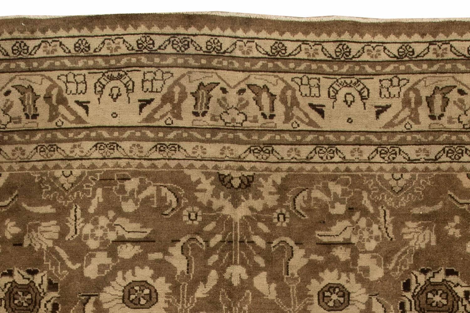 Antiker Persischer Malayer Brauner Handgewebter Wollteppich im Zustand „Gut“ im Angebot in New York, NY