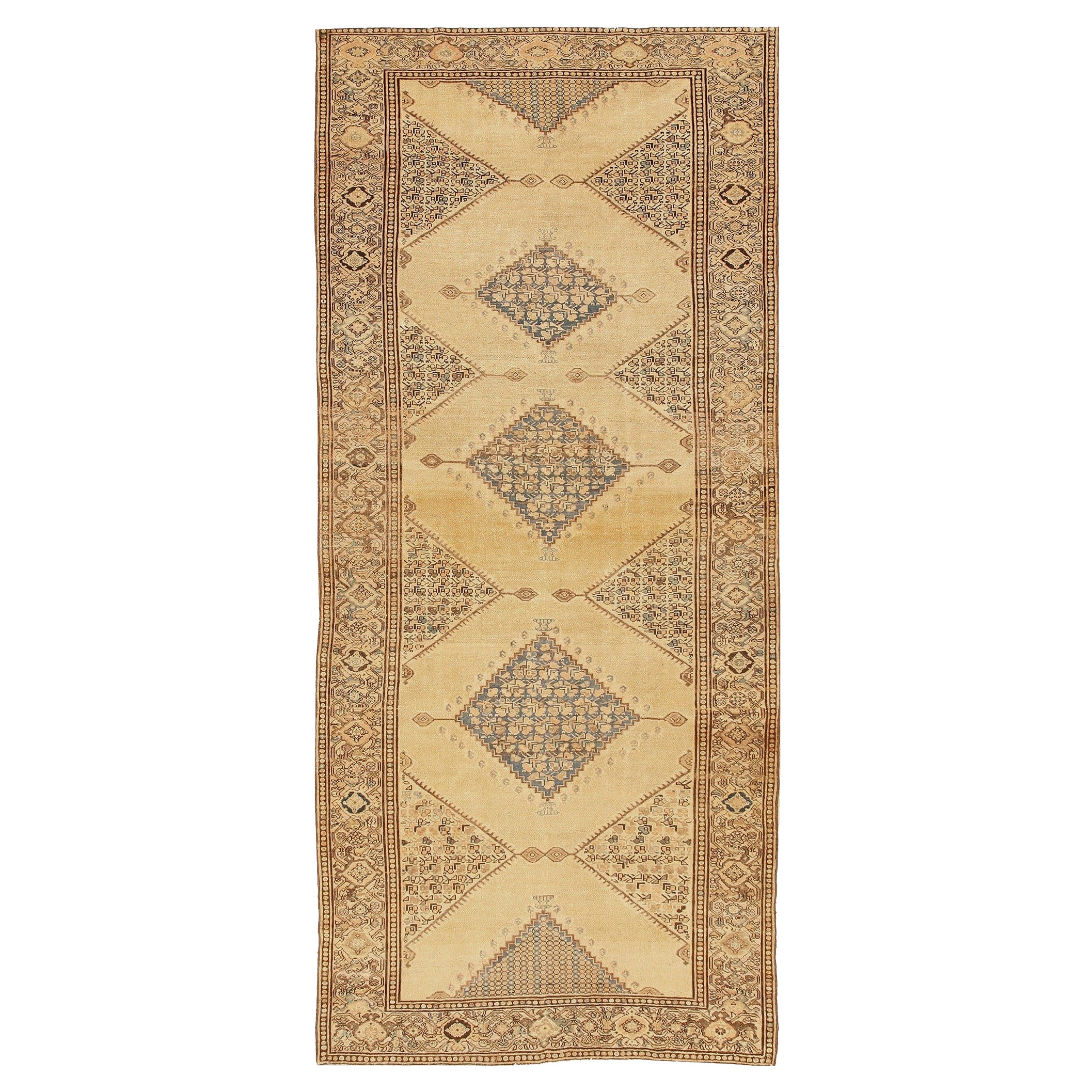 Antiker persischer Malayer-Teppich aus Persien. 5 ft 4 in x 11 ft 10 in