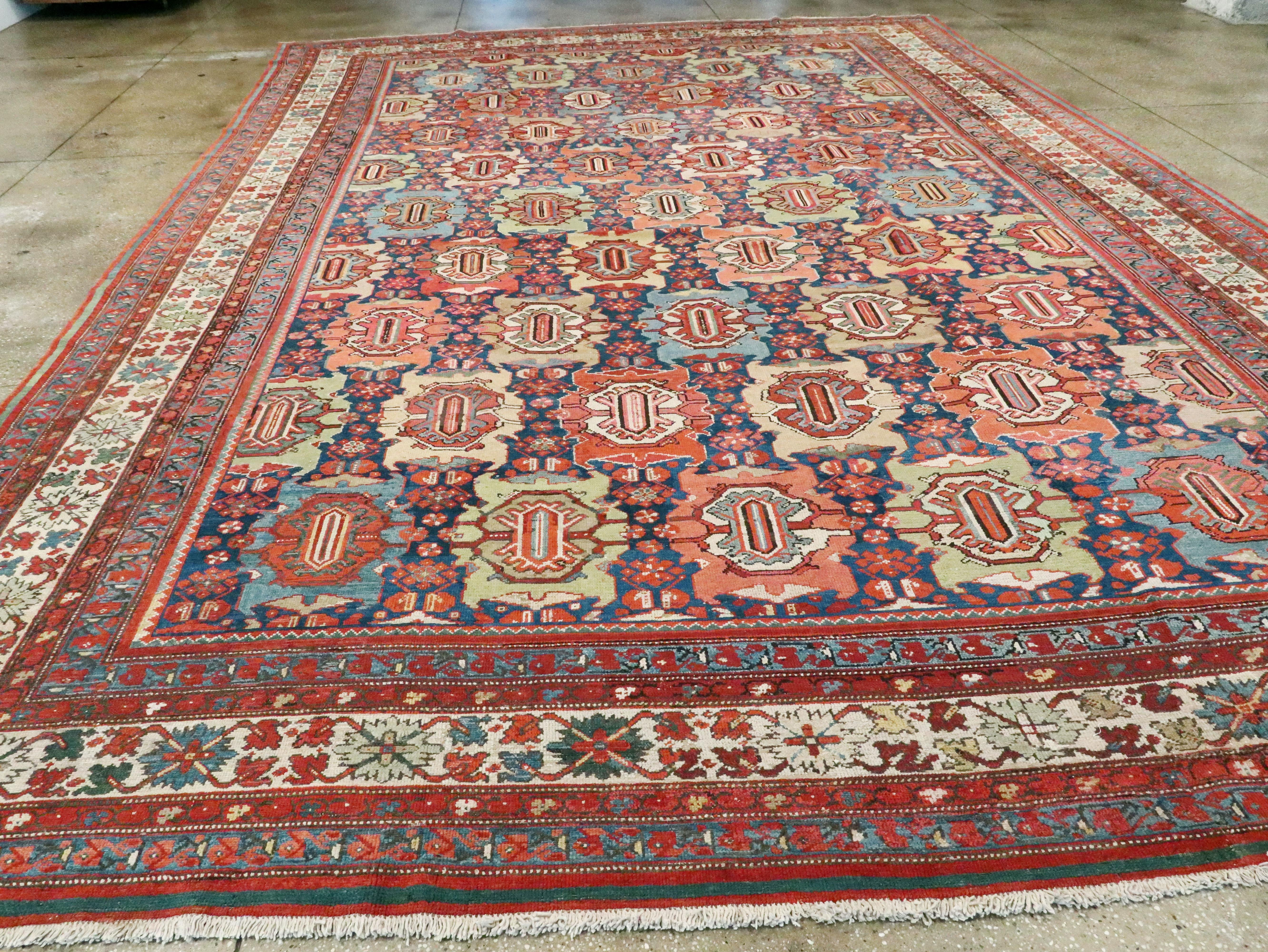 Antiker persischer Malayer-Teppich im Zustand „Gut“ im Angebot in New York, NY