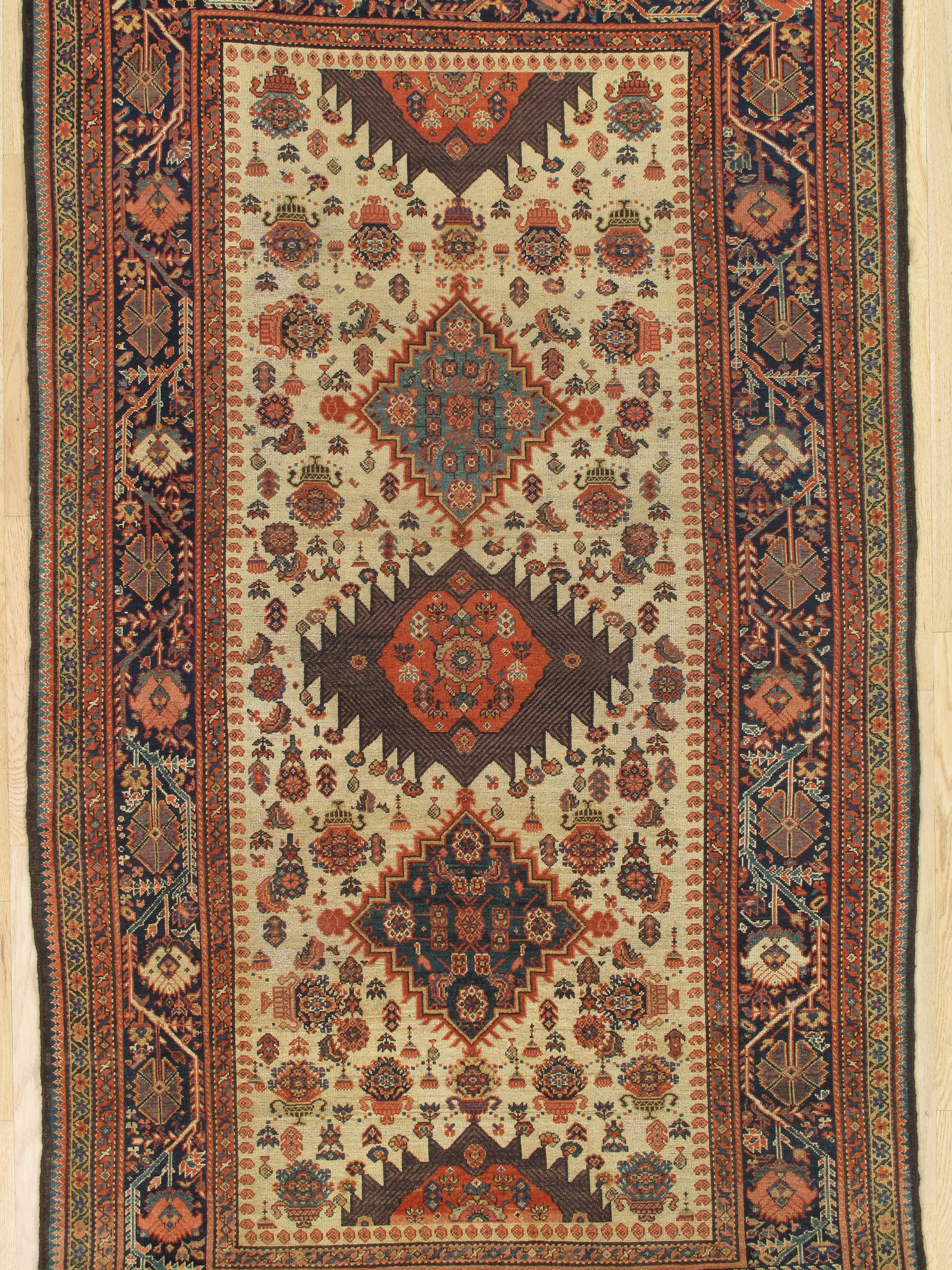 Antiker Persischer Malayer Teppich, Geometrisches Design, Elfenbein, Grün, Marine CIRCA 1890 im Angebot 4