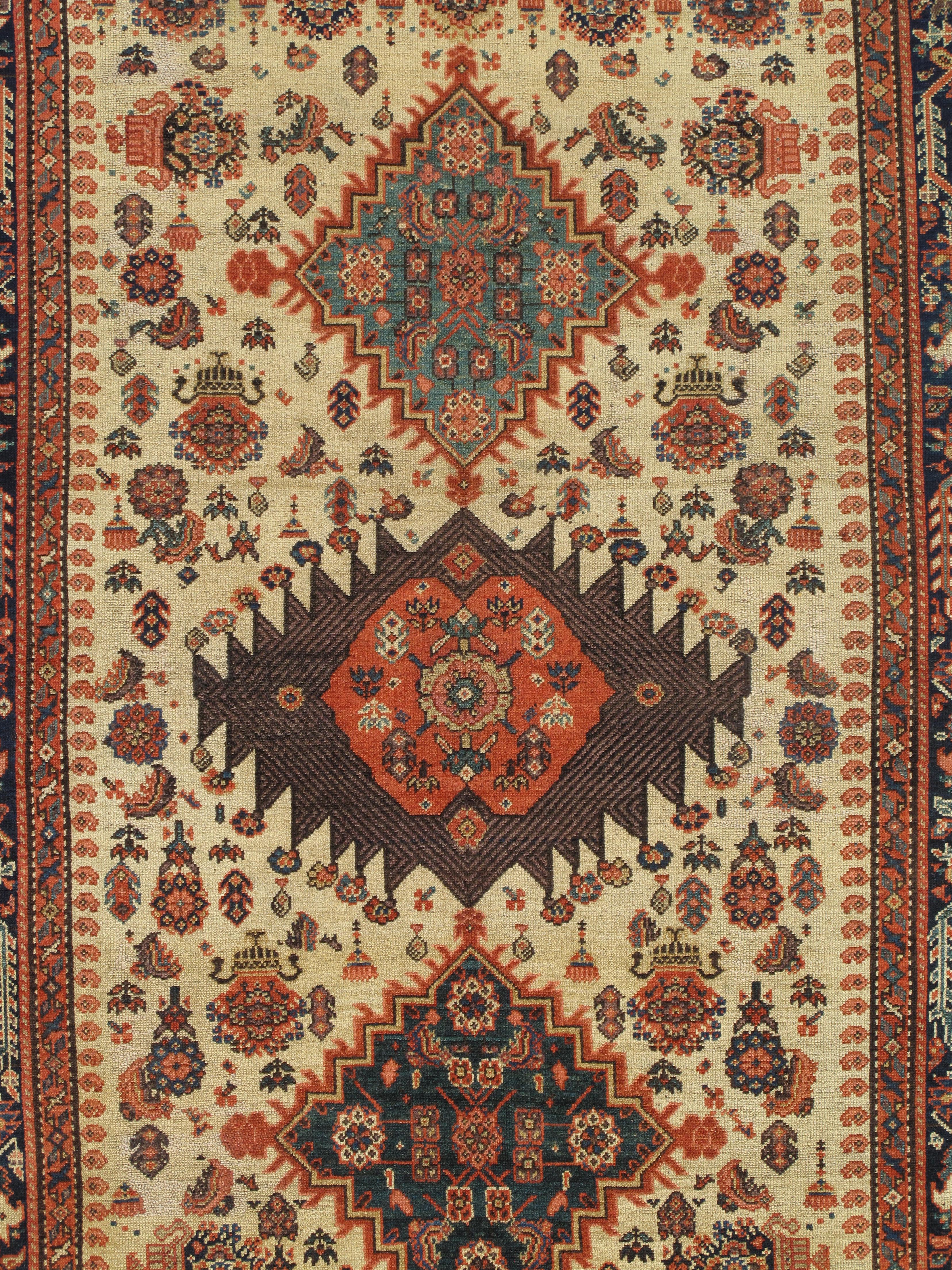 Antiker Persischer Malayer Teppich, Geometrisches Design, Elfenbein, Grün, Marine CIRCA 1890 im Angebot 3