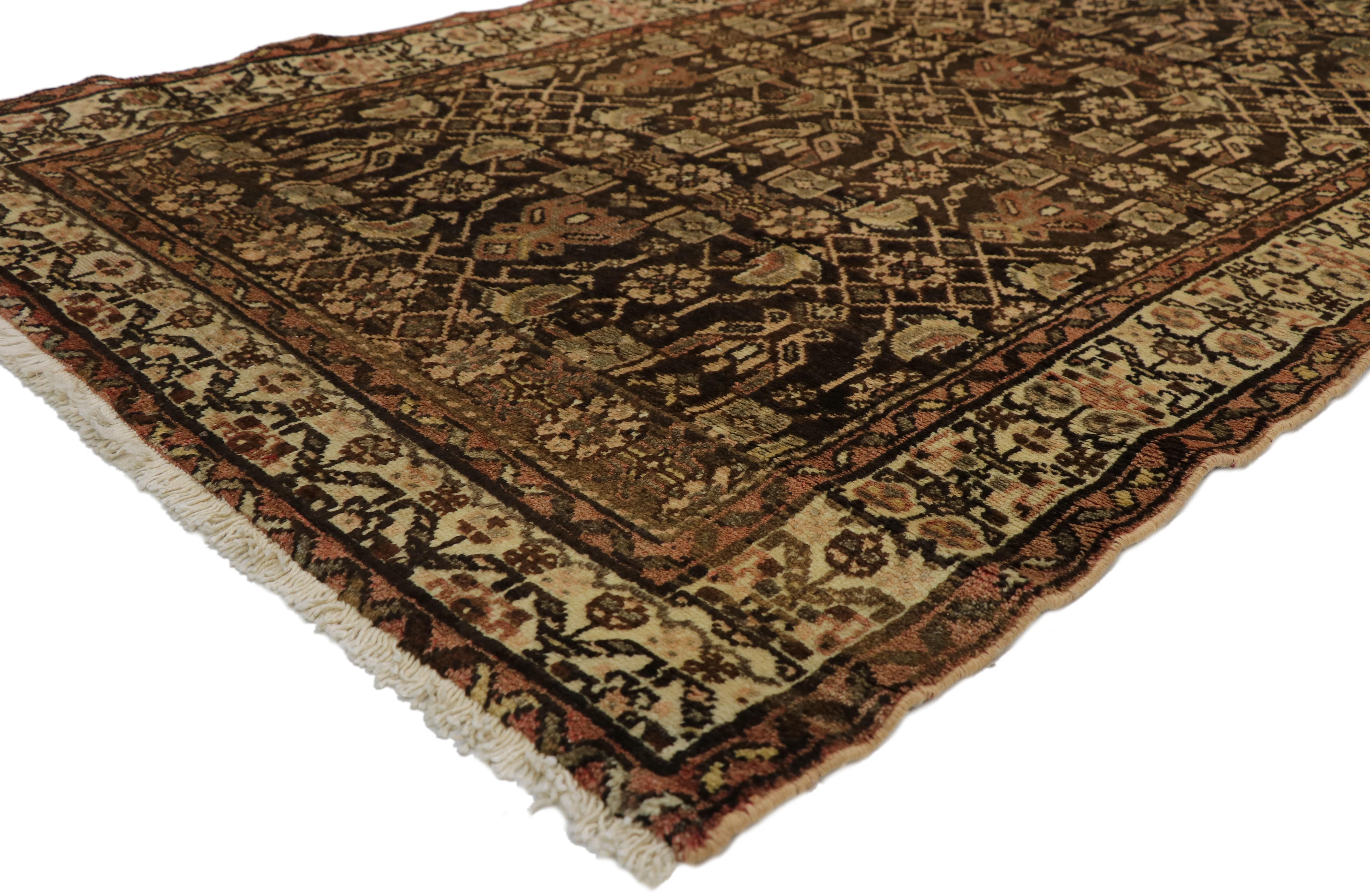 76558 Antique Brown Persian Malayer Rug Runner, 03'02 x 13'00. Longs et étroits tapis de laine noués à la main, les tapis anciens persans de Malayer proviennent de Malayer, en Iran. Ils sont révérés pour leur ancienneté, leurs designs complexes et