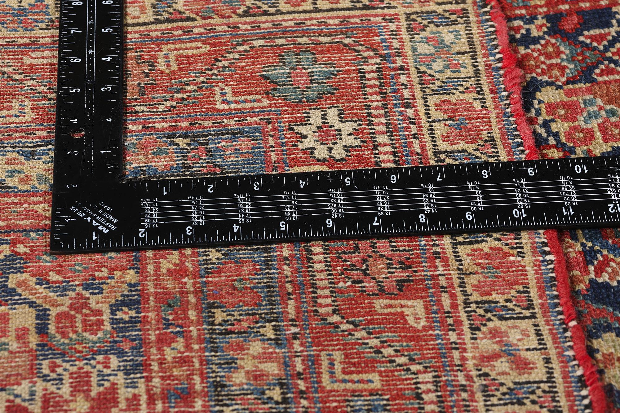 Antiker persischer Malayer-Teppich-Läufer mit traditionellem Stil, 03'03 x 15'09 (20. Jahrhundert) im Angebot