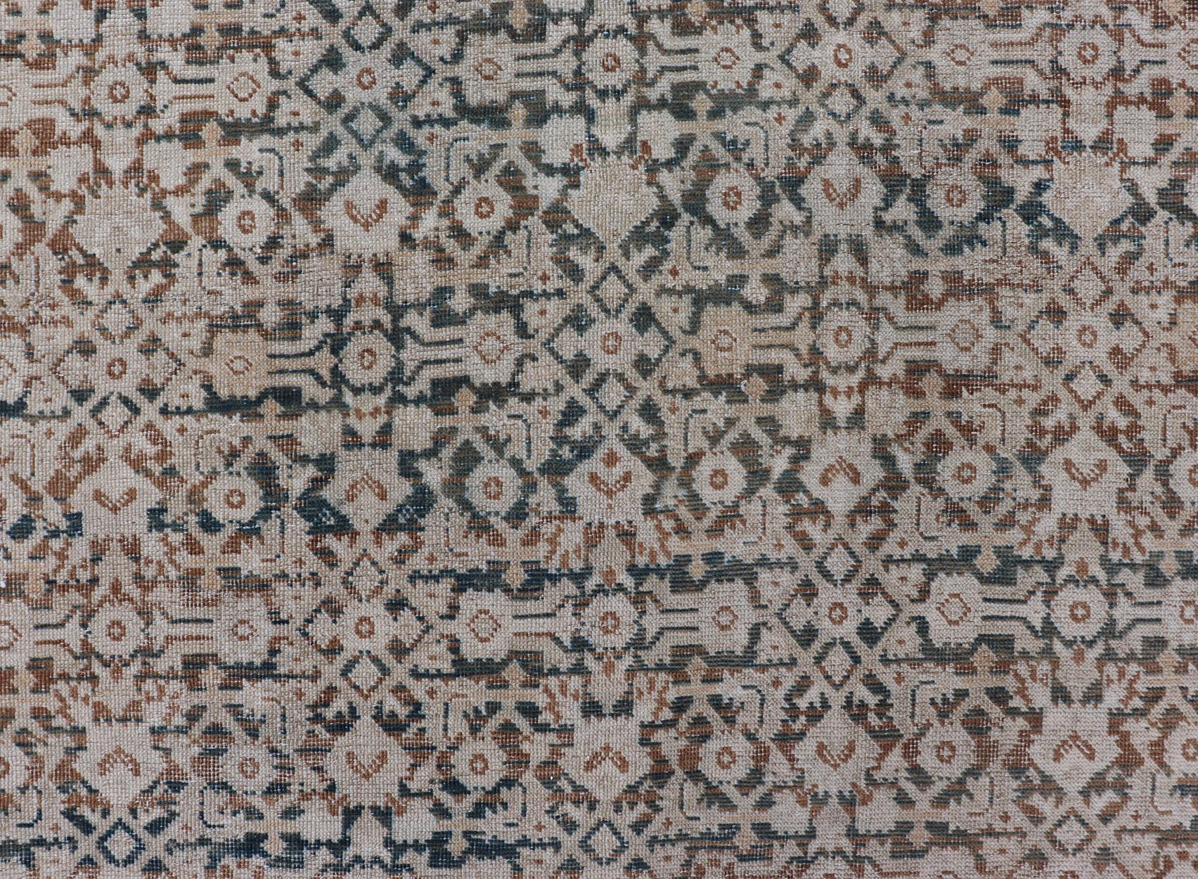 Antiker persischer Malayer-Galerie-Teppich mit detailliertem geometrischem Muster  5' x 12'1 (Handgeknüpft) im Angebot