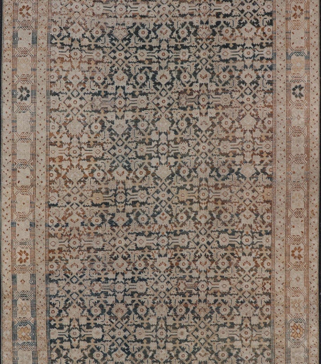 Antiker persischer Malayer-Galerie-Teppich mit detailliertem geometrischem Muster  5' x 12'1 im Angebot 2