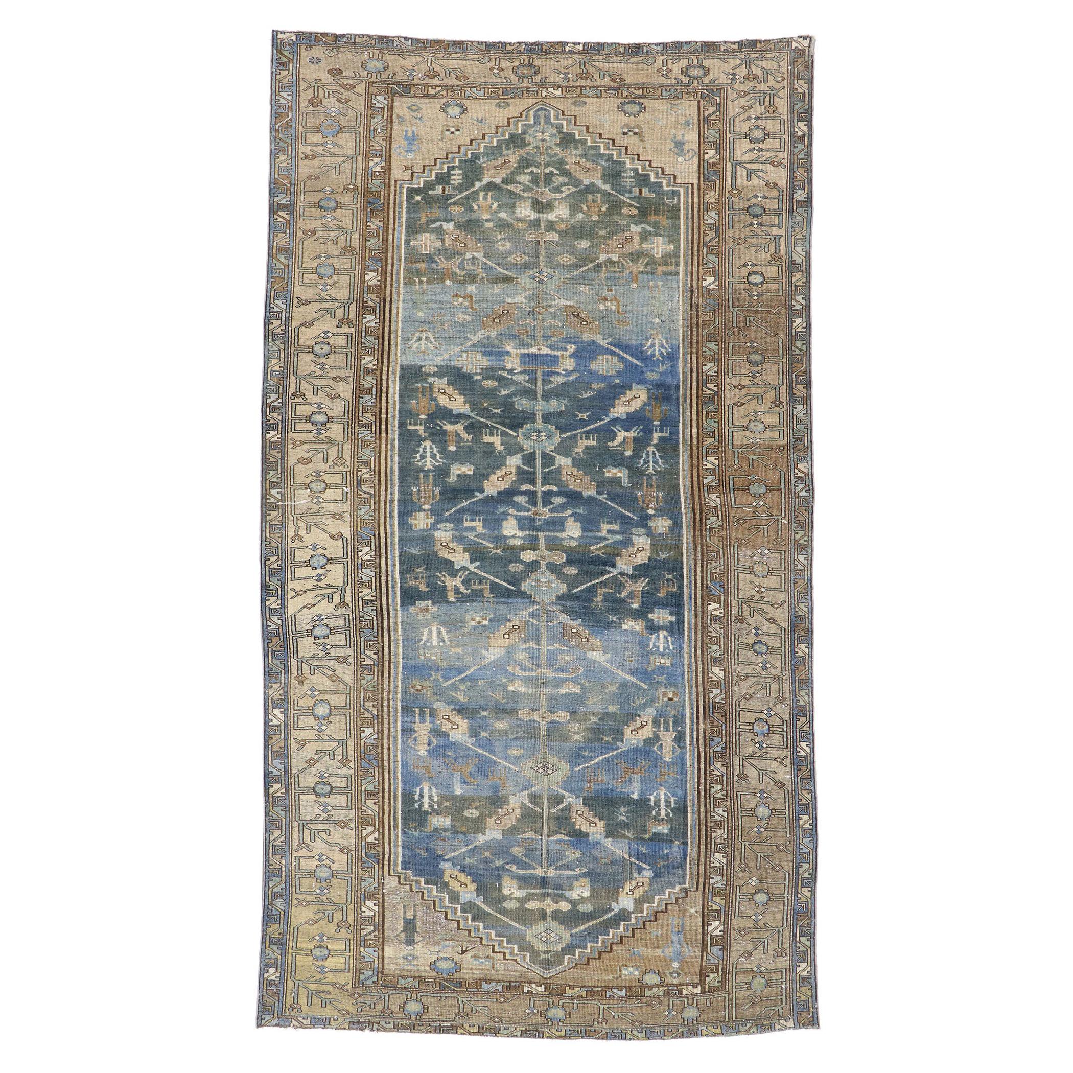 Ancien tapis de galerie persan Malayer de style méditerranéen grec