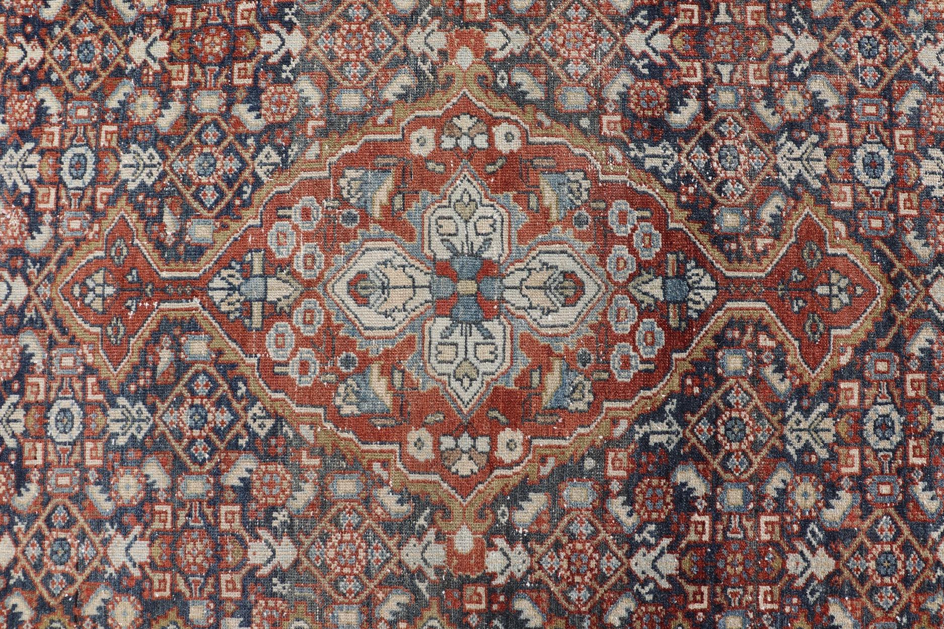 Antiker persischer Malayer-Galerie-Teppich mit satten Rot- und grauem Blautönen 5'2 x 10'0 im Angebot 3