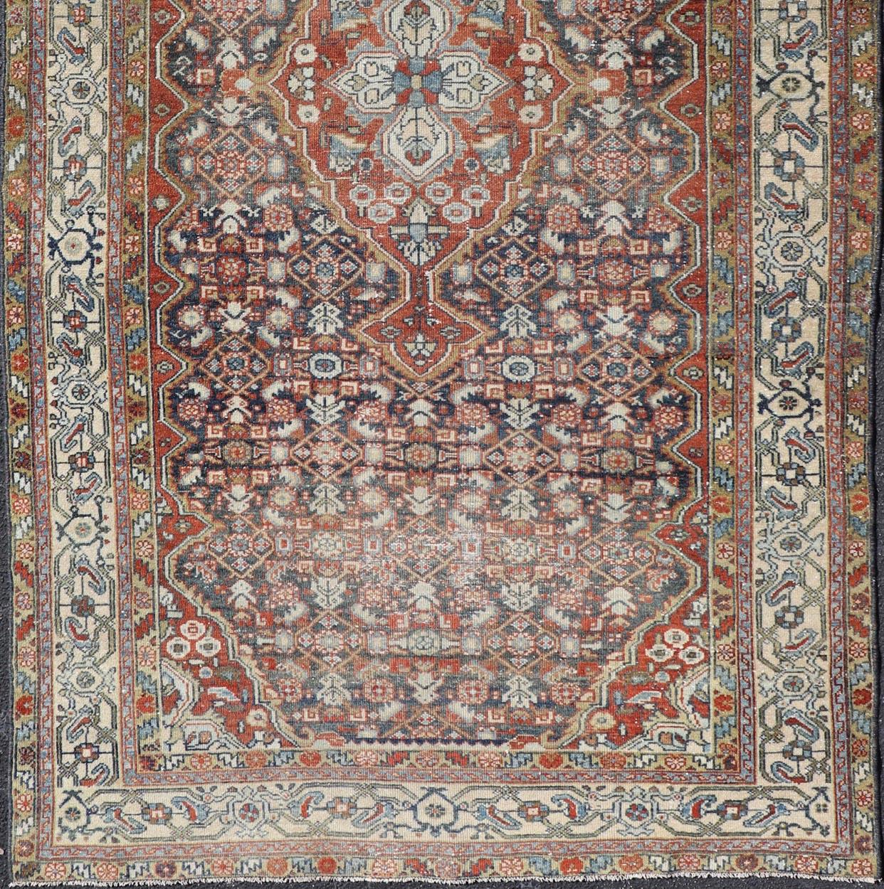 Antiker persischer Malayer-Galerie-Teppich mit satten Rot- und grauem Blautönen 5'2 x 10'0 im Zustand „Gut“ im Angebot in Atlanta, GA