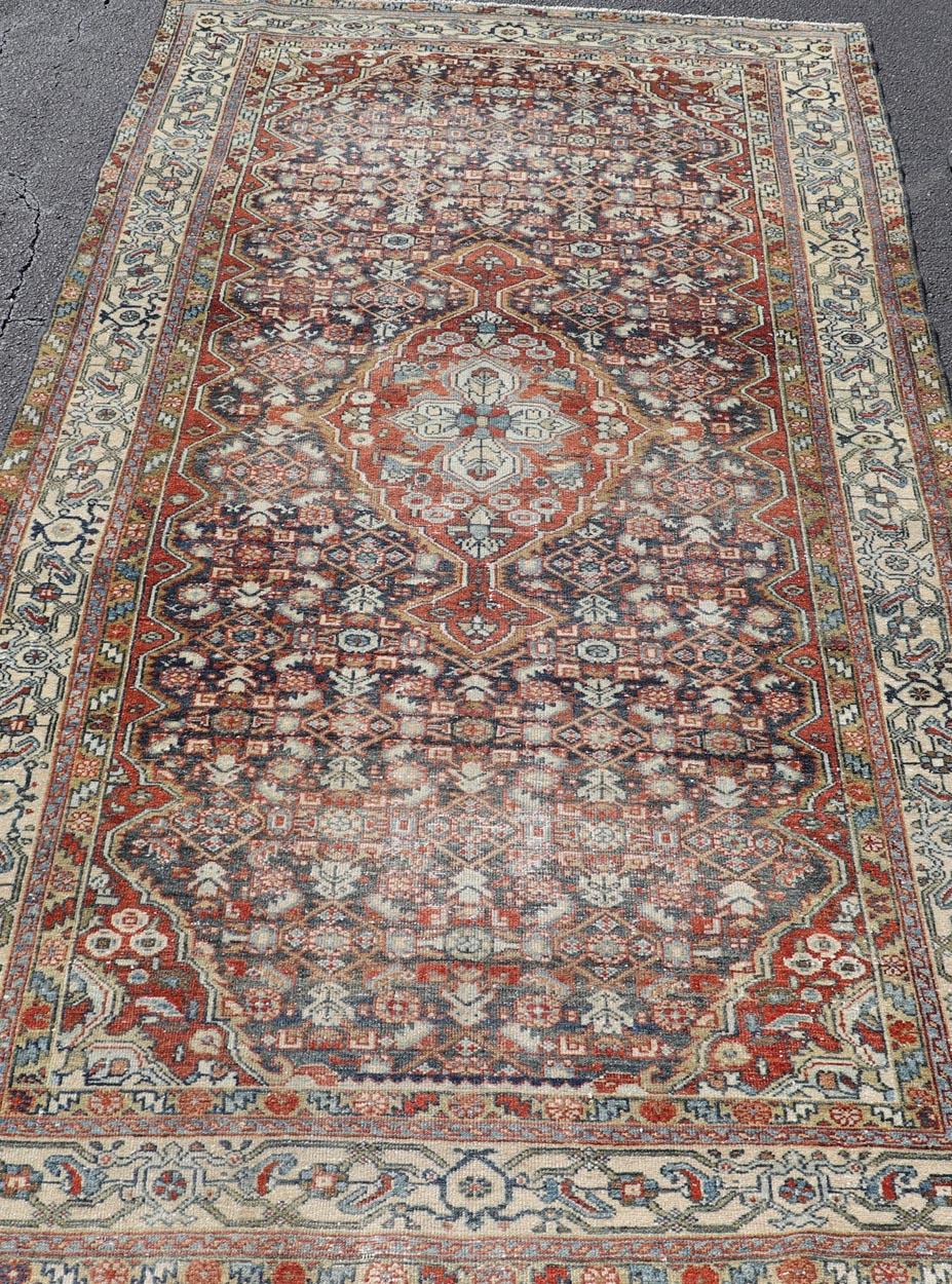 Antiker persischer Malayer-Galerie-Teppich mit satten Rot- und grauem Blautönen 5'2 x 10'0 im Angebot 1