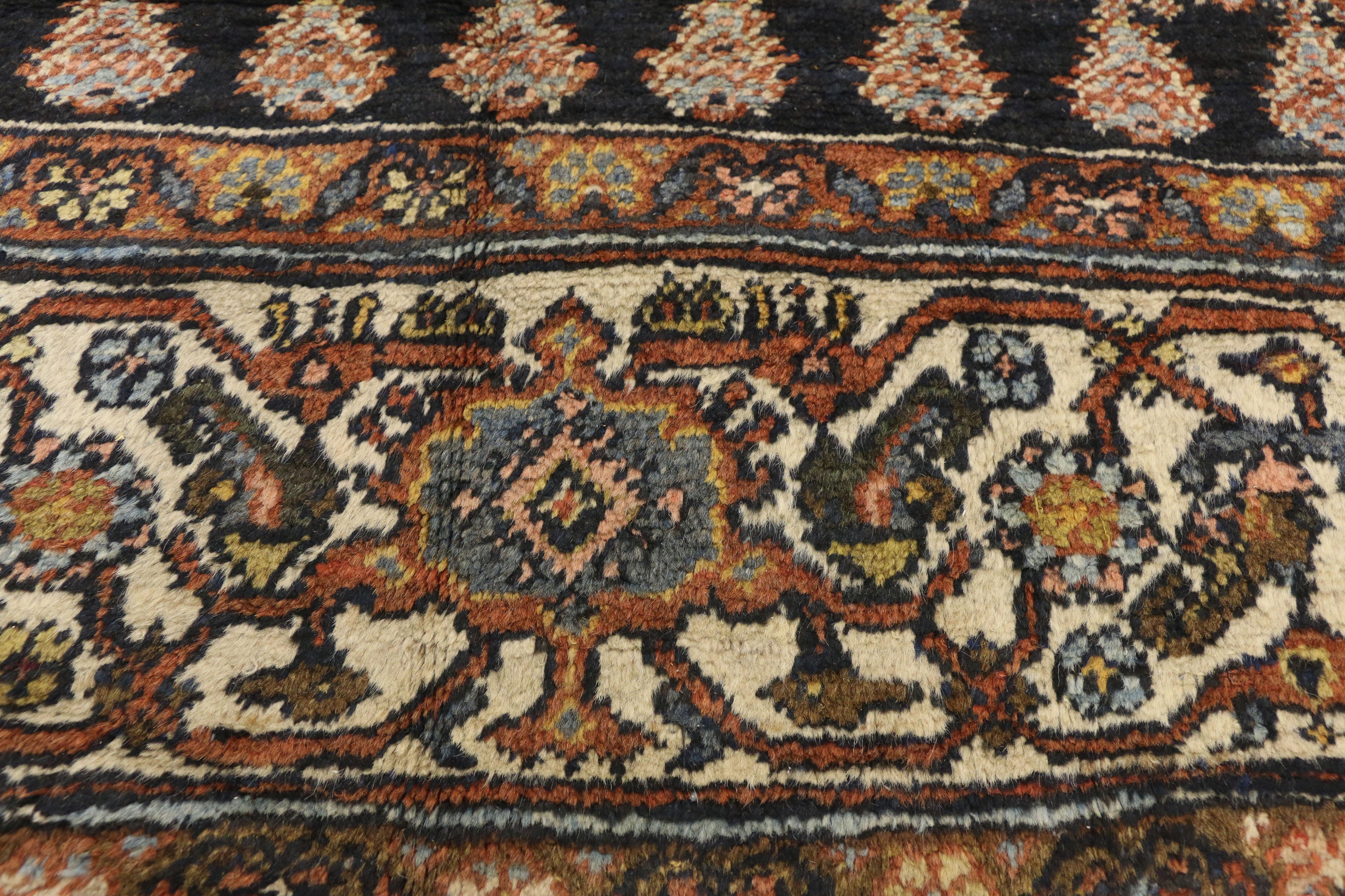 Antique Persian Malayer Gallery Rug with Traditional Style and Raconteur Vibes In Good Condition For Sale In Dallas, TX