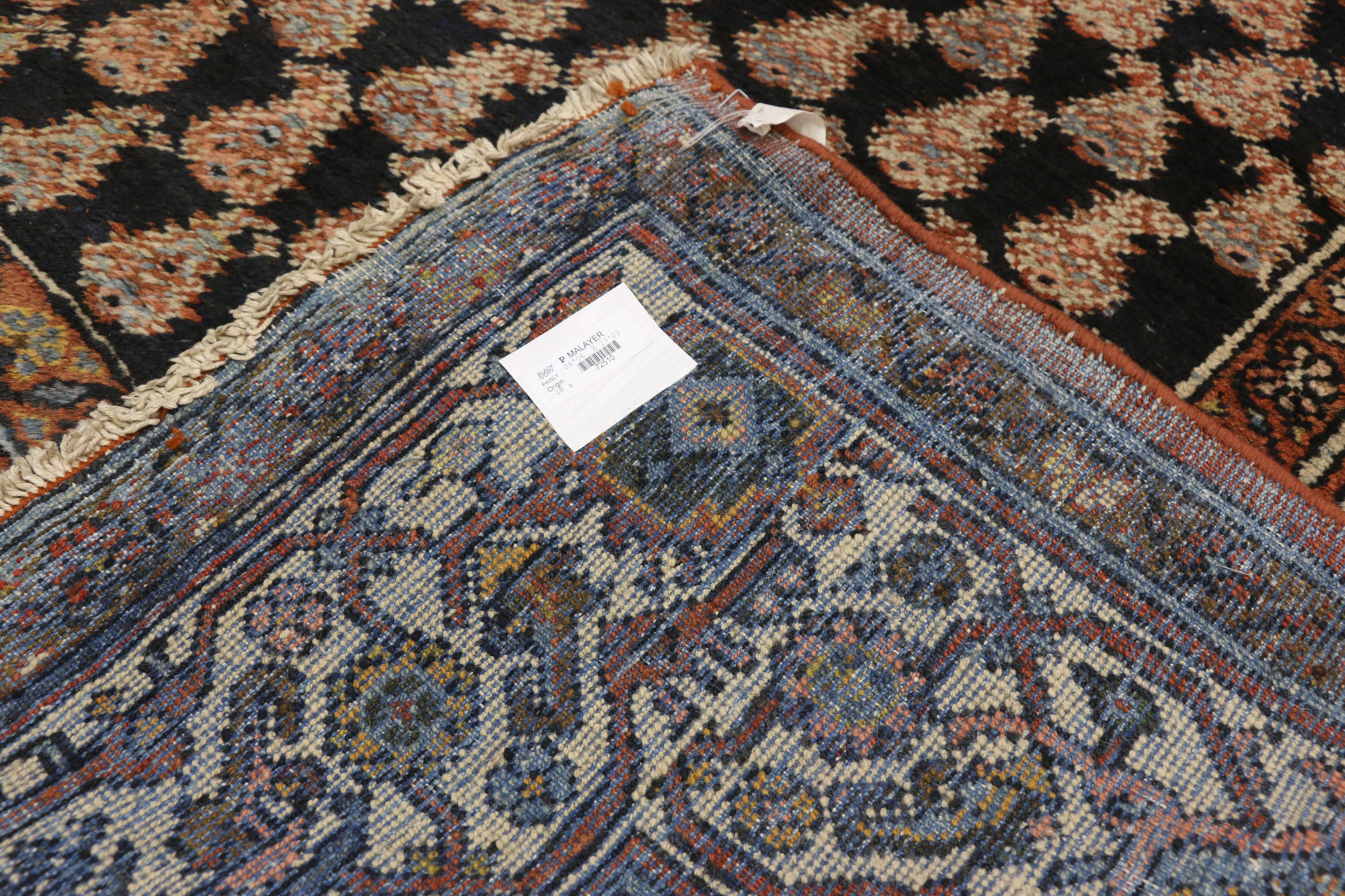 Tapis de galerie persan ancien Malayer de style traditionnel avec des vibrations de raconteur Bon état - En vente à Dallas, TX