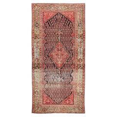 Tapis de couloir persan ancien Malayer avec petit motif sur toute sa surface et médaillon