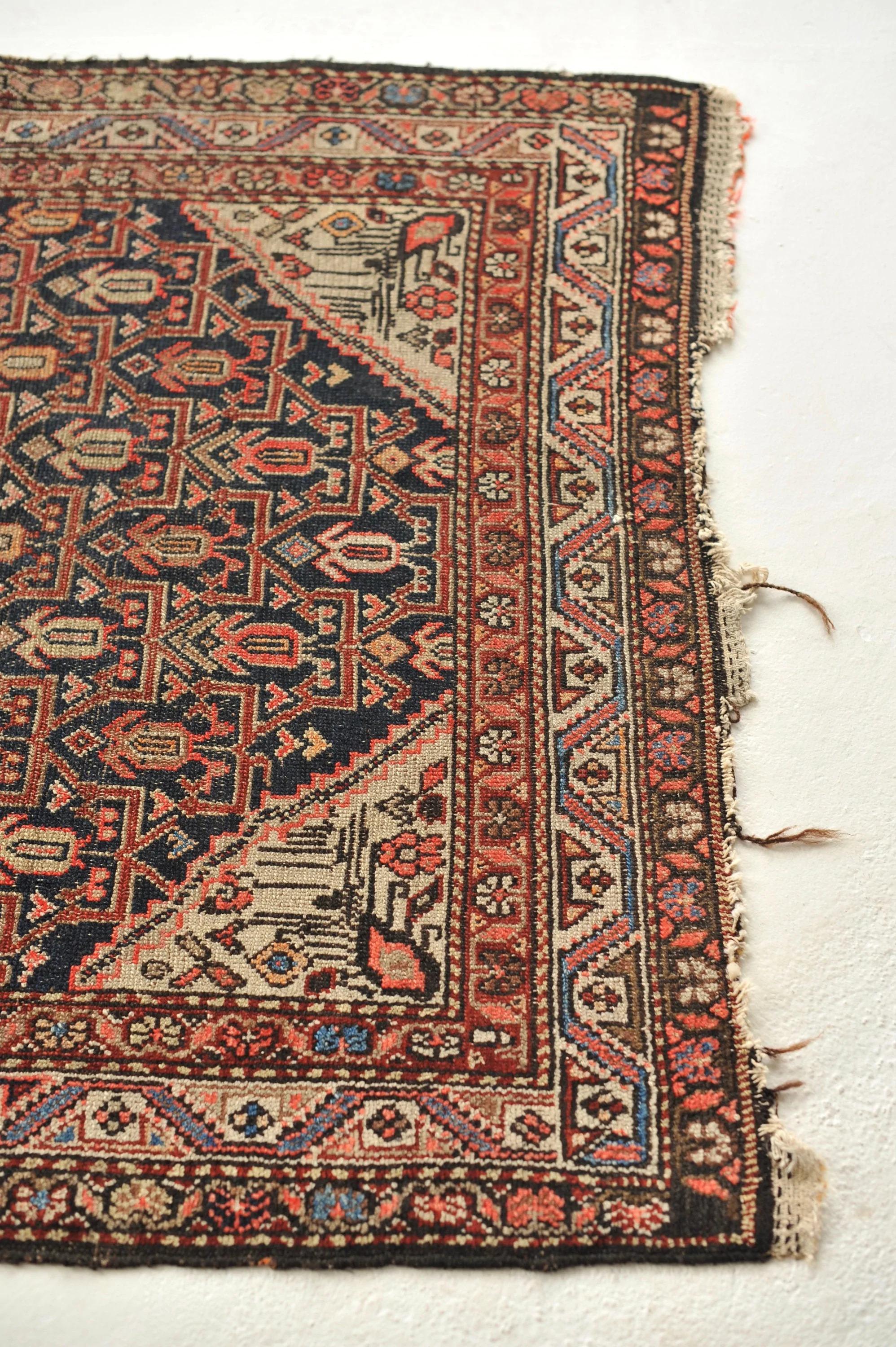 Antique Persian Malayer Gorgeous & Colorful Rug  In Distressed Condition For Sale In Milwaukee, WI