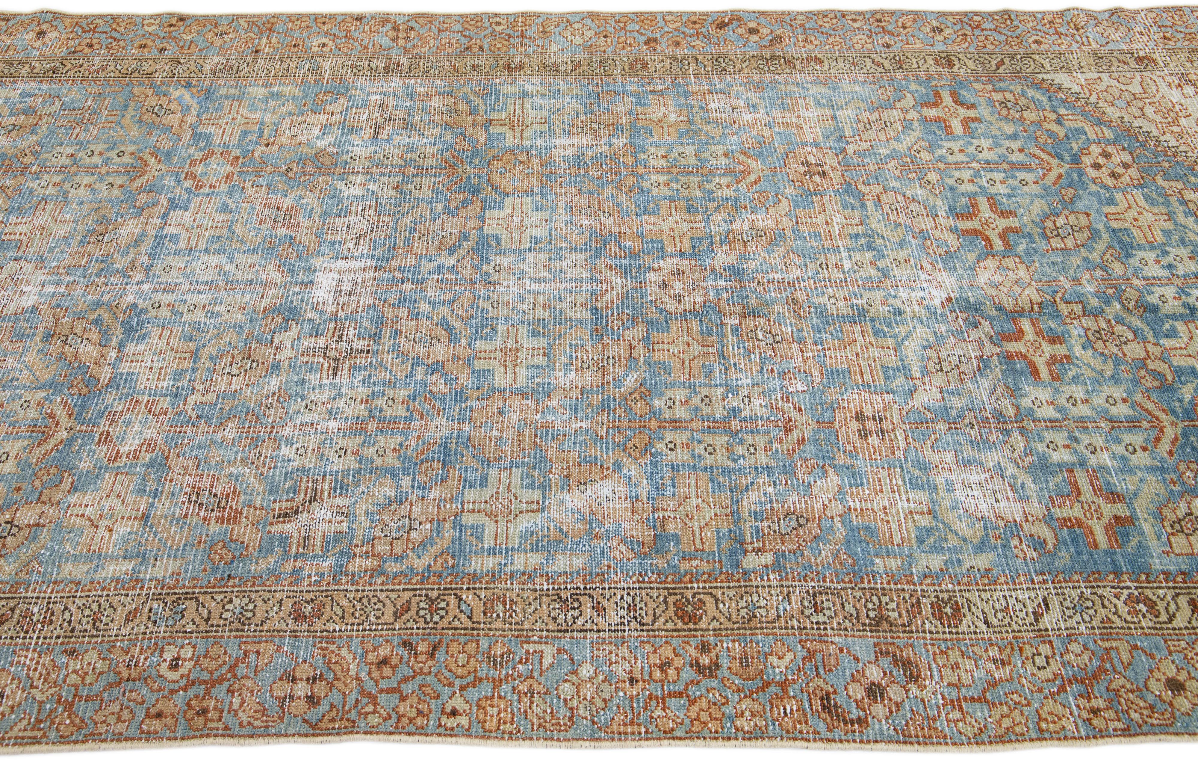 Noué à la main Tapis de couloir persan ancien Malayer en laine bleue entièrement recouvert à la main en vente