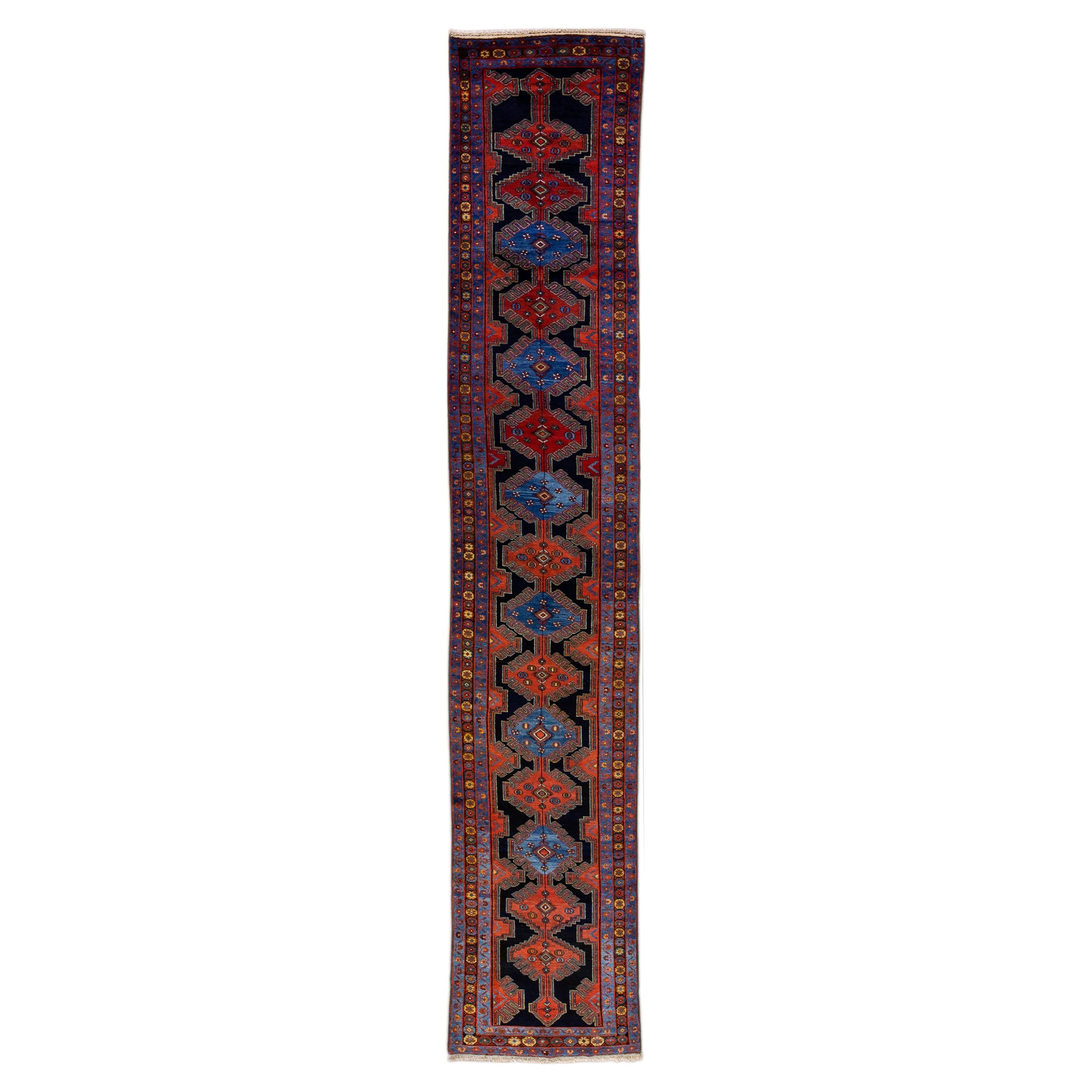 Tapis de couloir long en laine bleu tribal persan ancien Malayer fait à la main