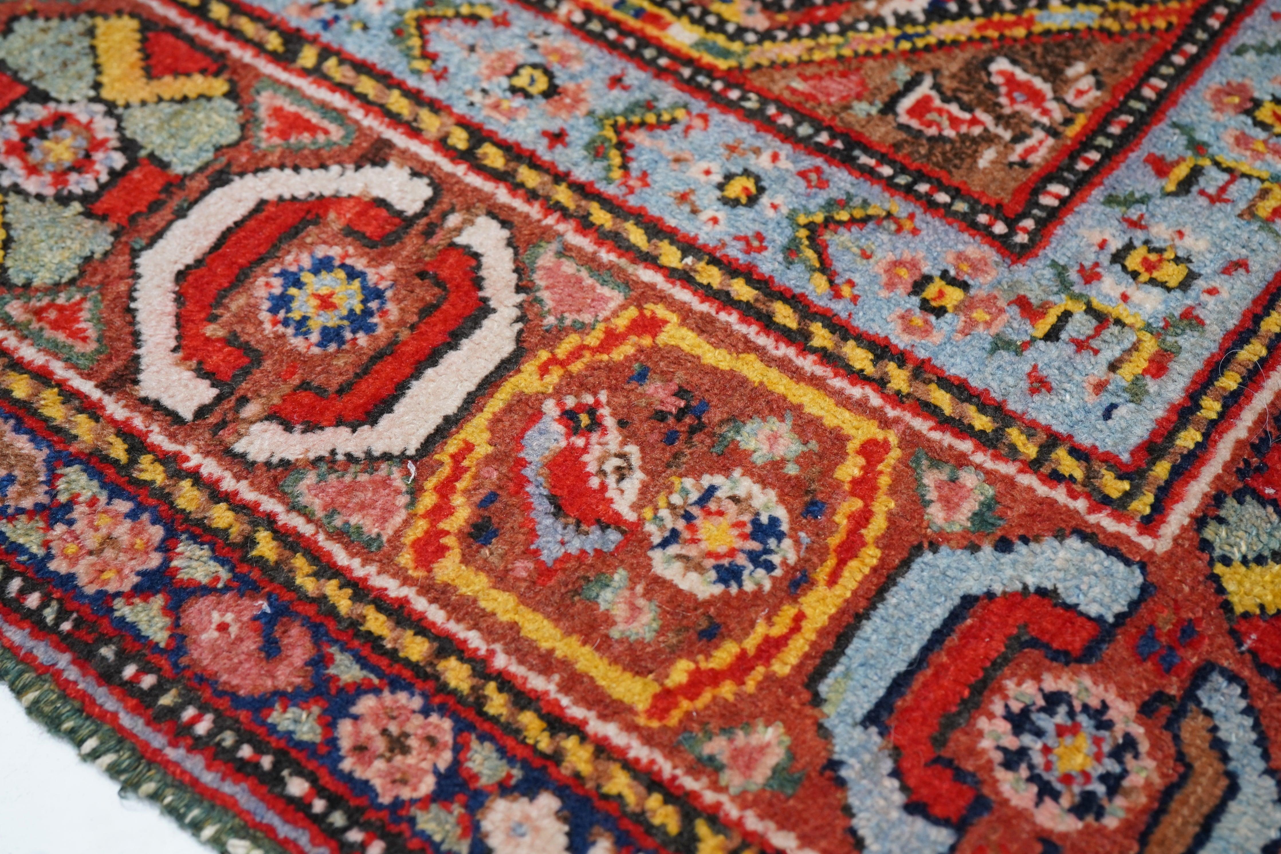Antiker Malayer-Teppich 5'2'' x 10'2'' im Zustand „Hervorragend“ im Angebot in New York, NY
