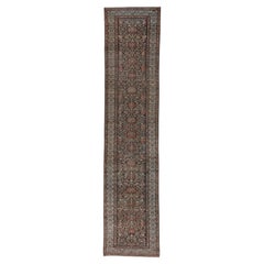 Long tapis de couloir persan ancien Malayer, fond gris et marron, bordures ivoire