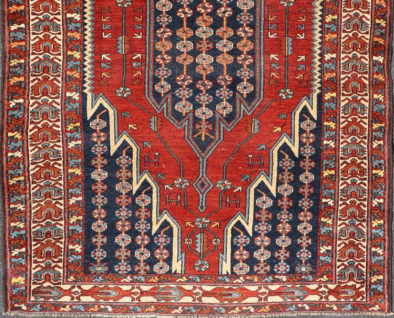 Antiker persischer Malayer-Teppich mit mehrfarbigem Medaillon und geometrischem Design, 4'7 x 6'4 cm im Angebot 1