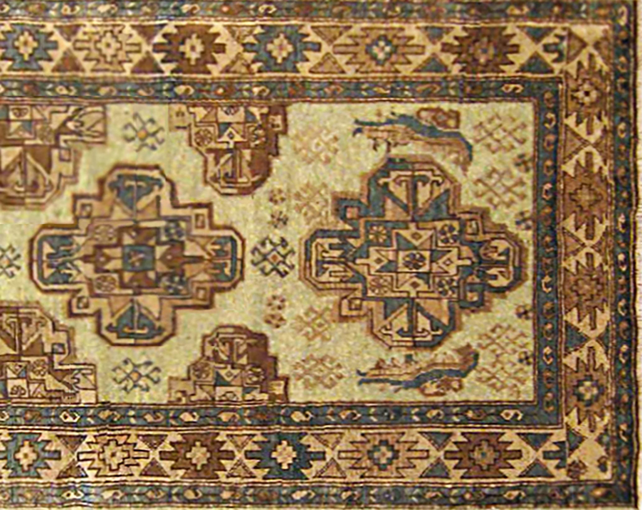 Antiker persischer Malayer-Teppich, in Lufergre, mit mehreren Medaillons (Handgeknüpft) im Angebot