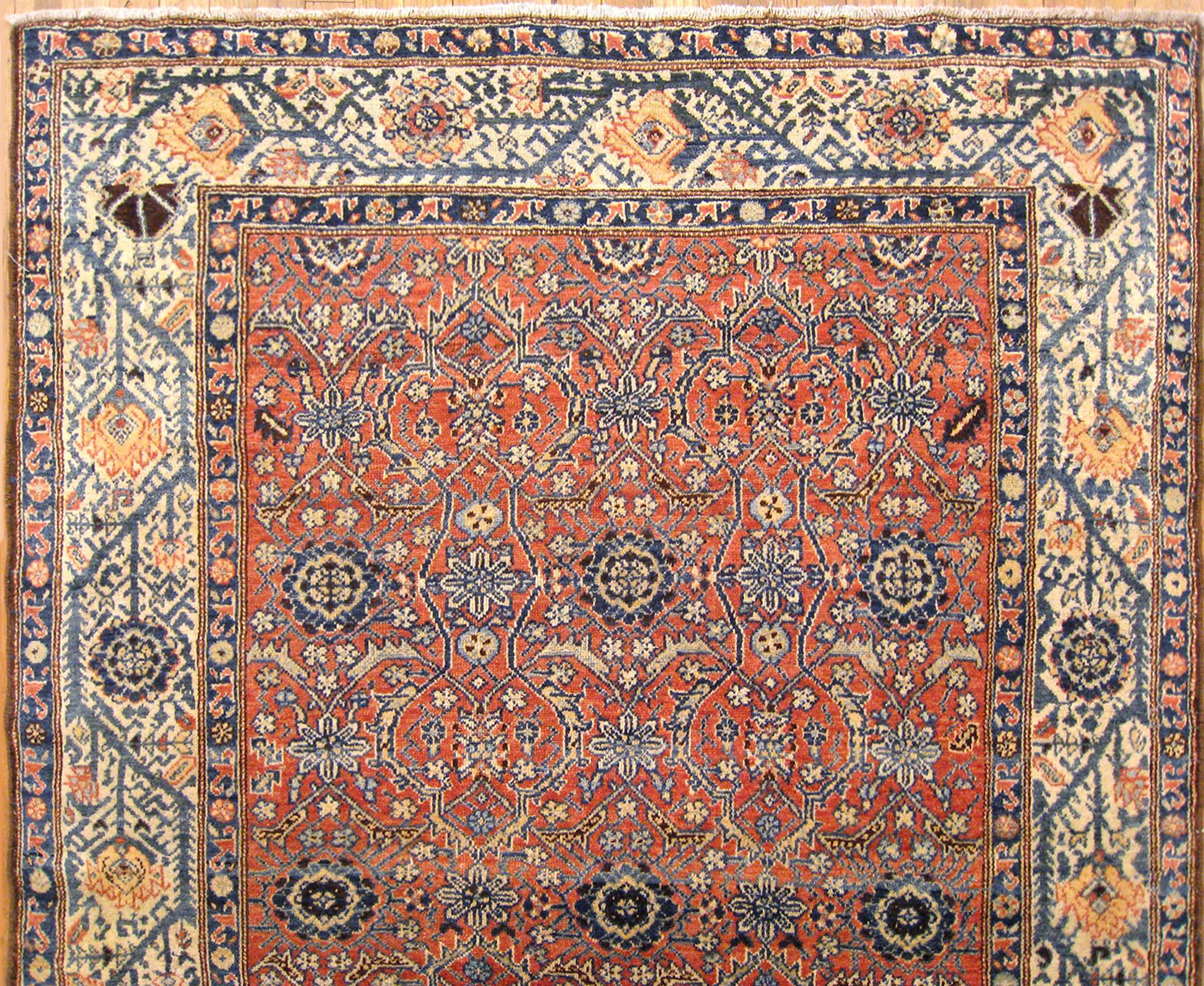 Tapis persan ancien Malayer Oriental, de petite taille, avec éléments floraux Bon état - En vente à New York, NY