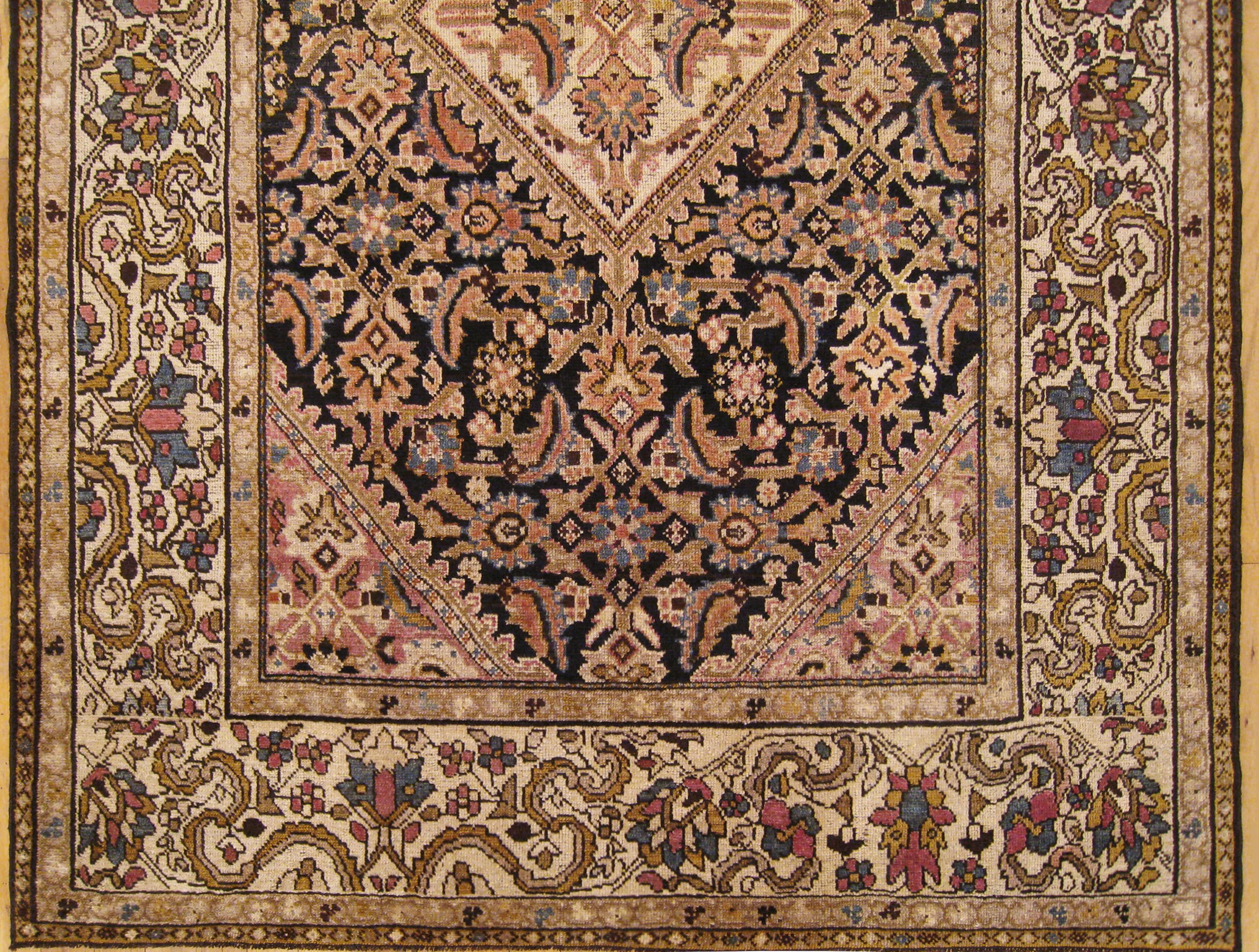 Antique Persian Malayer Oriental Rug, in Small Size, W/ Ivory Medallion & Border In Good Condition For Sale In New York, NY