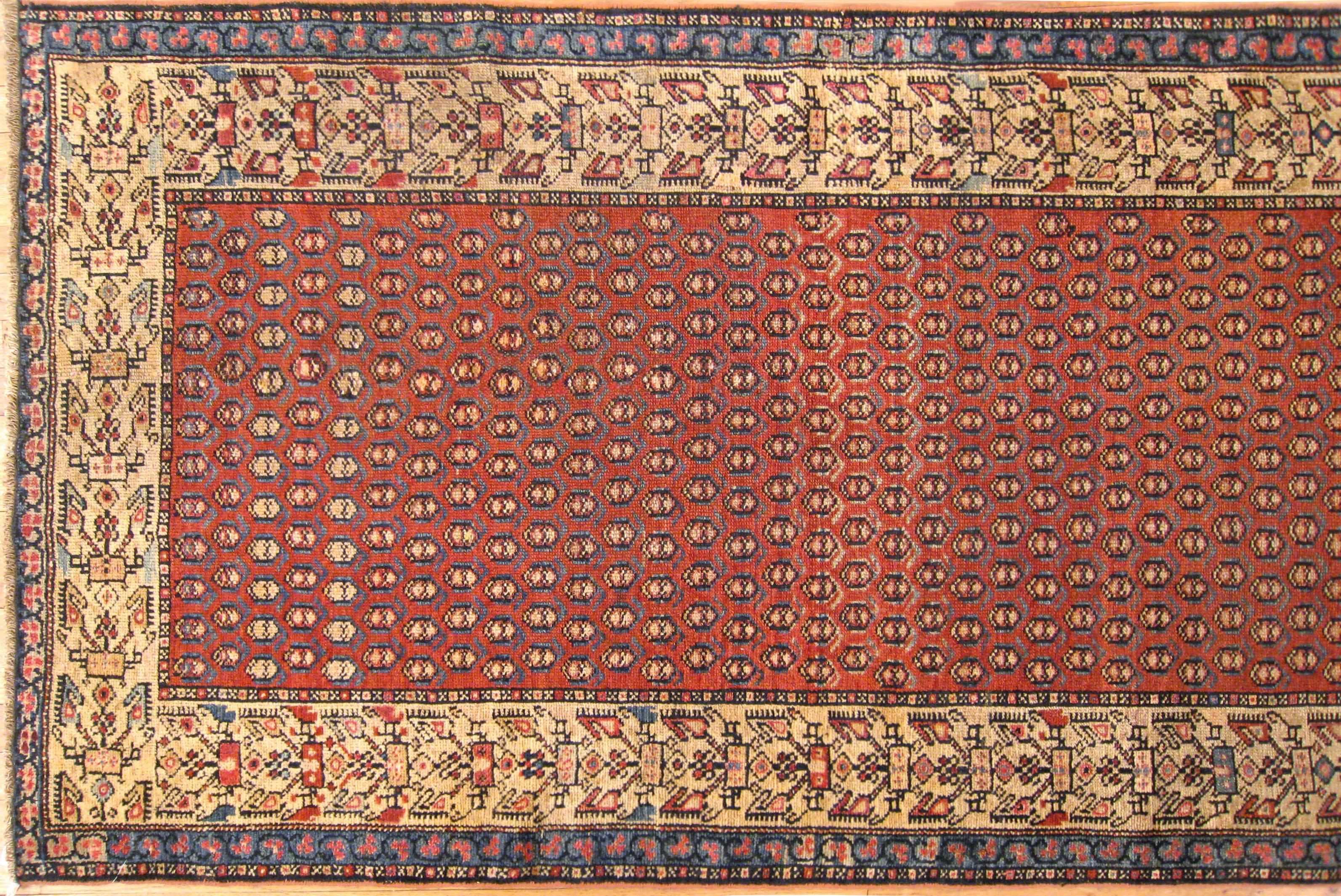 Antique Persian Malayer Oriental Rug, in Small Size, W/ Paisley Design In Good Condition For Sale In New York, NY