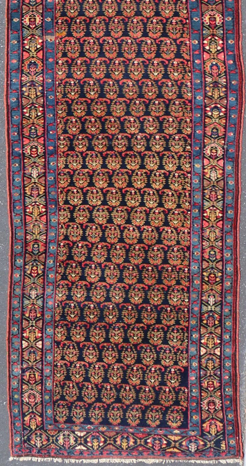 Antiker persischer Malayer-Läufer mit Paisley-Muster in Rot, Orange und Blau (Handgeknüpft) im Angebot