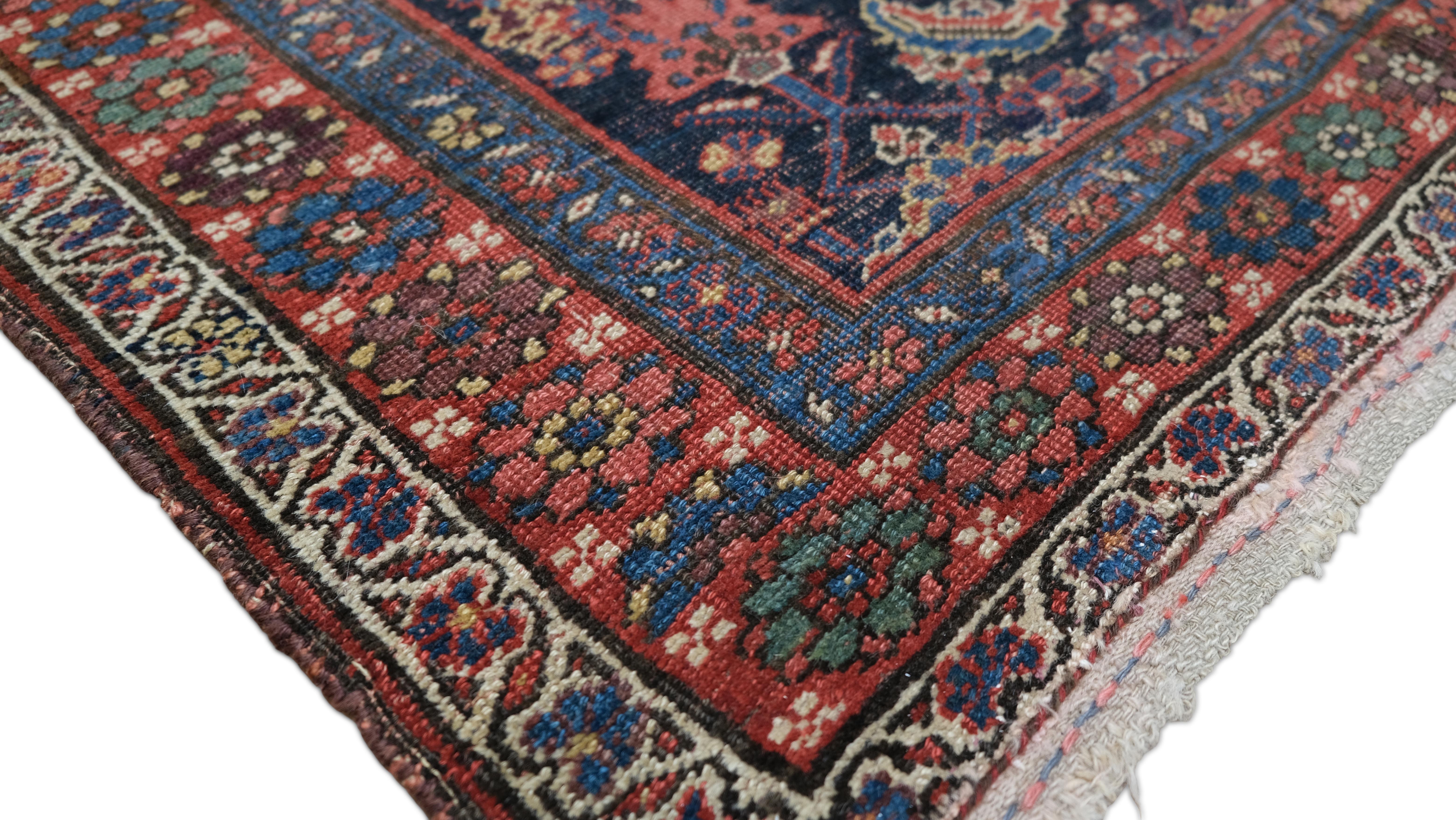 Antiker persischer Malayer-Wollteppich in Rot und Marineblau 4'2''x8'3'' im Zustand „Gut“ im Angebot in Torrance, CA