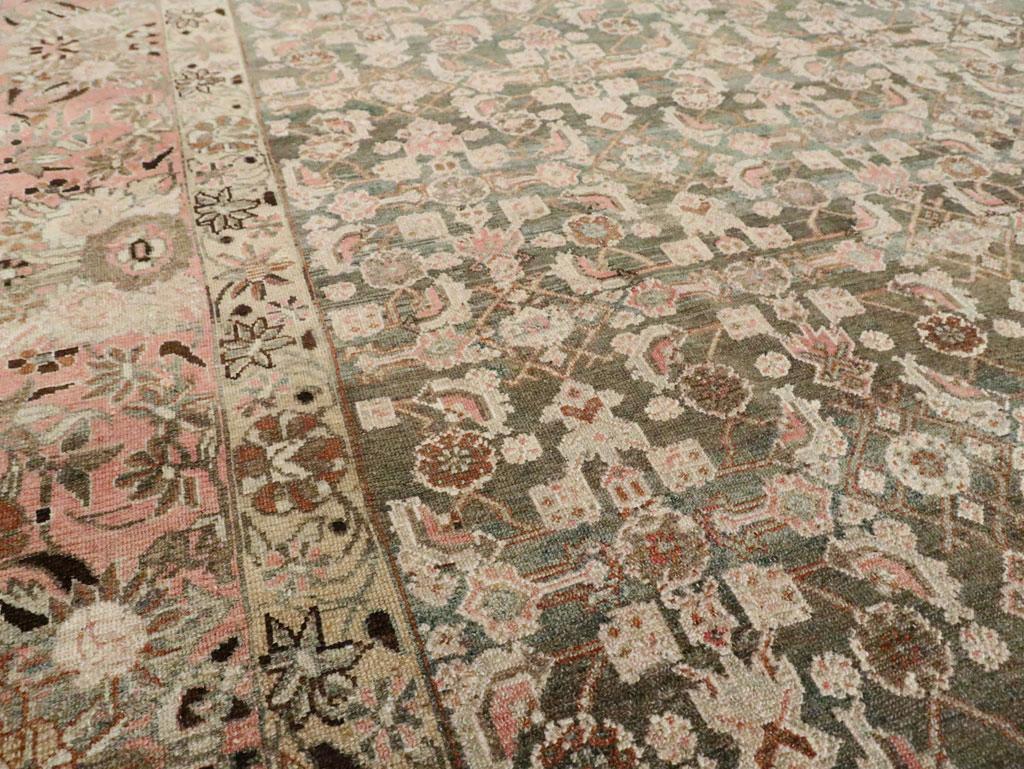 Antiker persischer Malayer-Teppich in Zimmergröße (Persisch) im Angebot