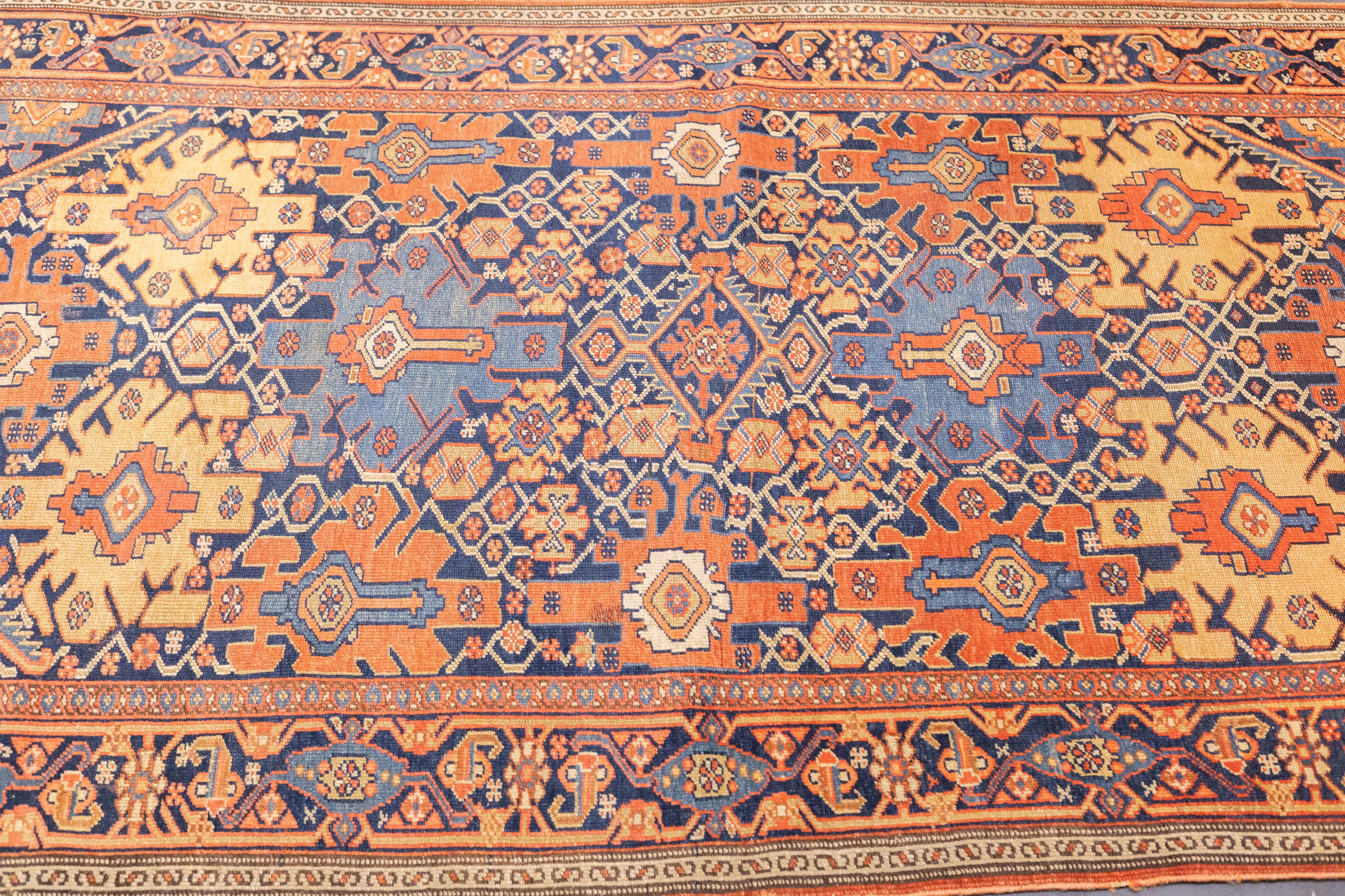 Antiker persischer Malayer-Teppich aus Persien 4'2'' x 6'8'' (Handgeknüpft) im Angebot