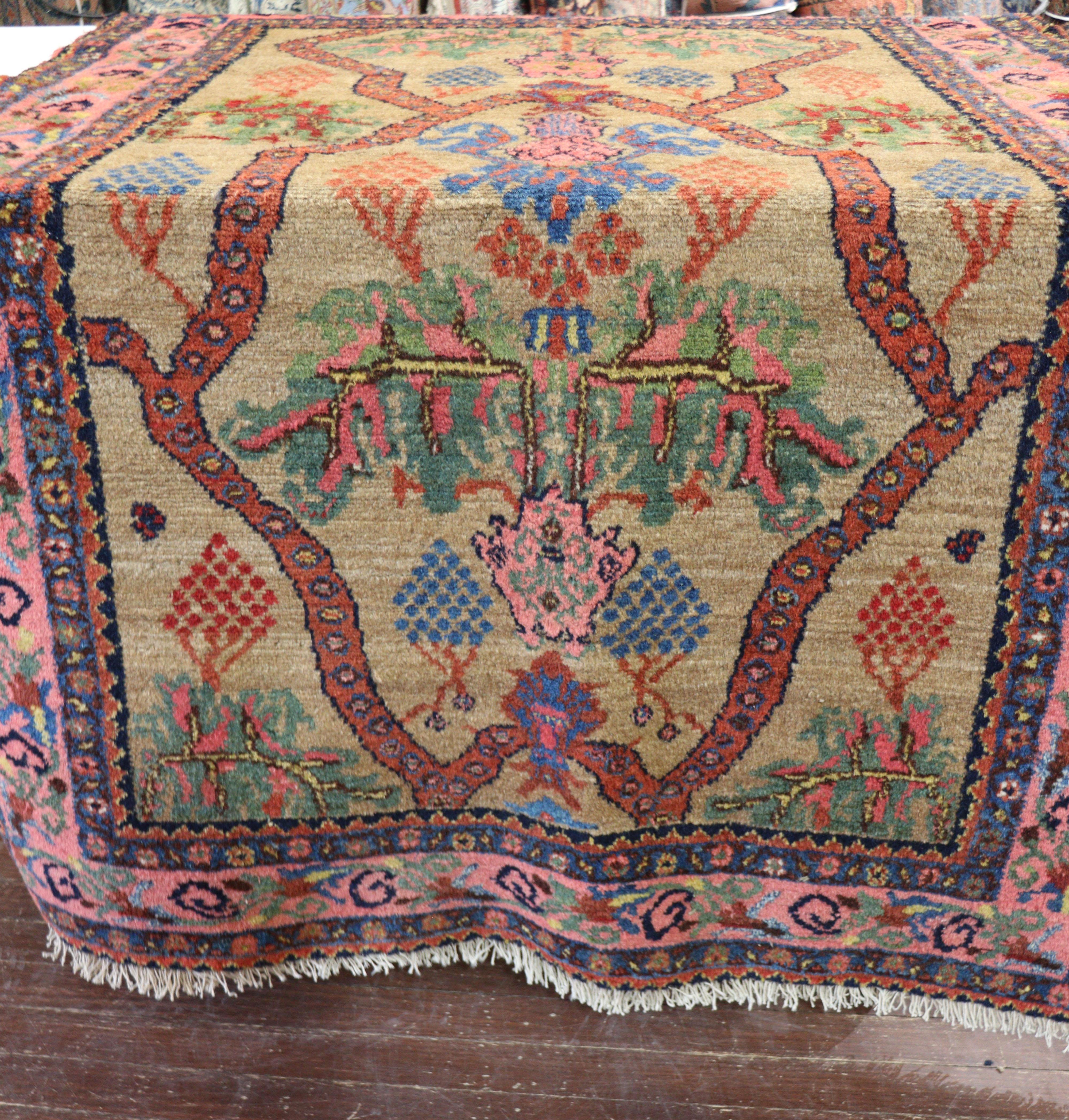 Antiker persischer Malayer-Teppich in erstaunlicher Farbe (Persisch) im Angebot