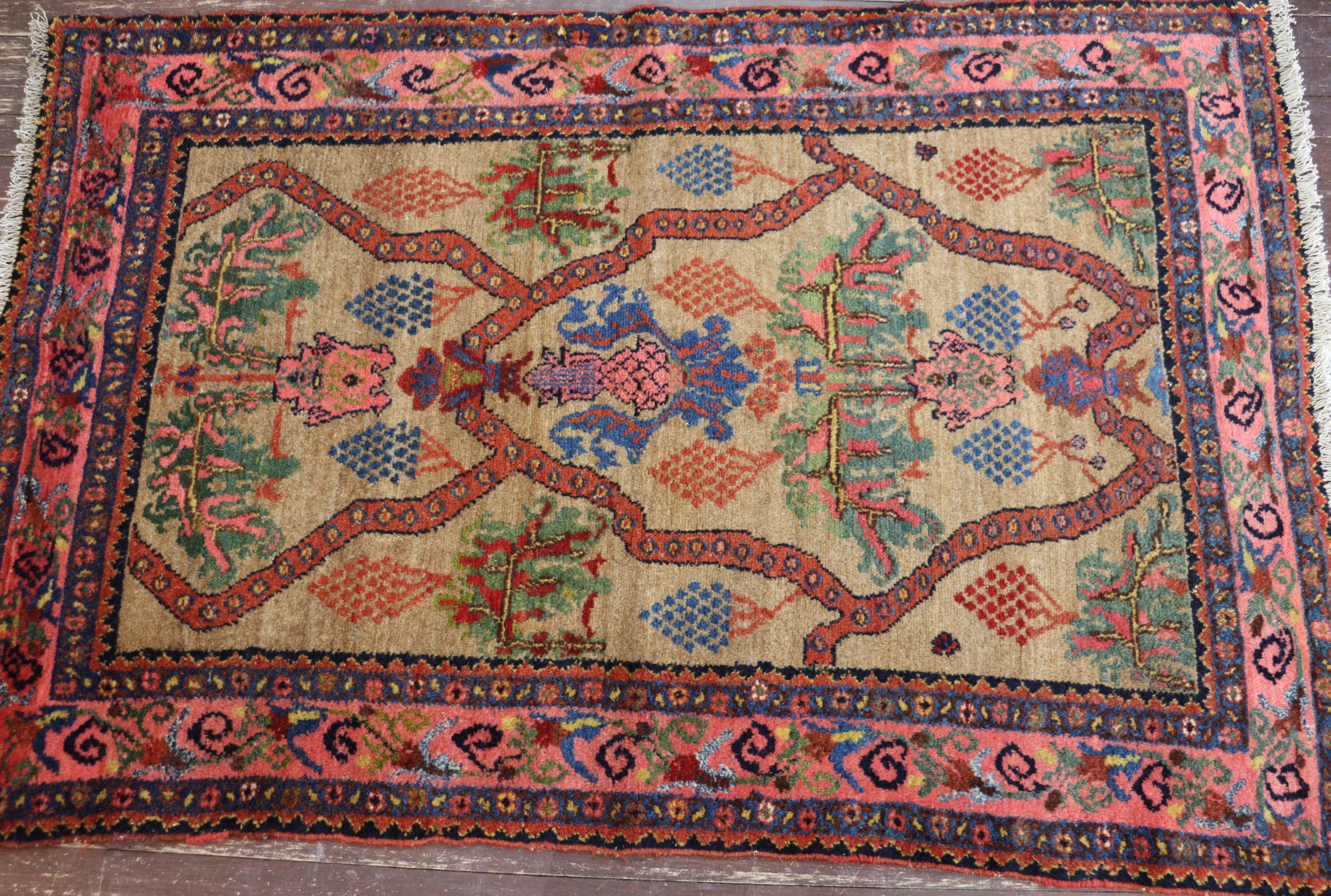 Antiker persischer Malayer-Teppich in erstaunlicher Farbe im Angebot 1