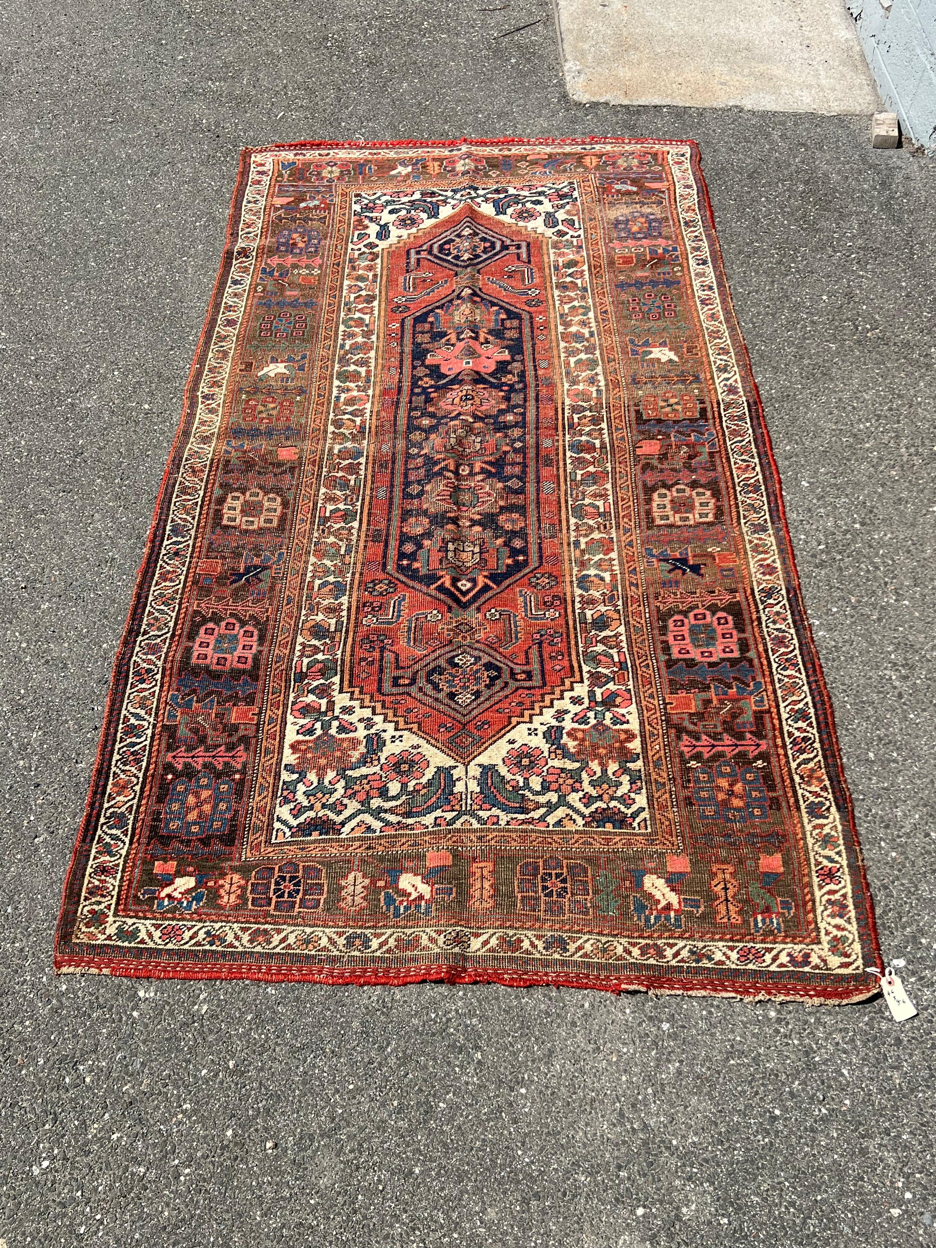 Antiker persischer Malayer-Teppich c. Frühes 20. Jahrhundert 4'6 x 8'6 (Persisch) im Angebot