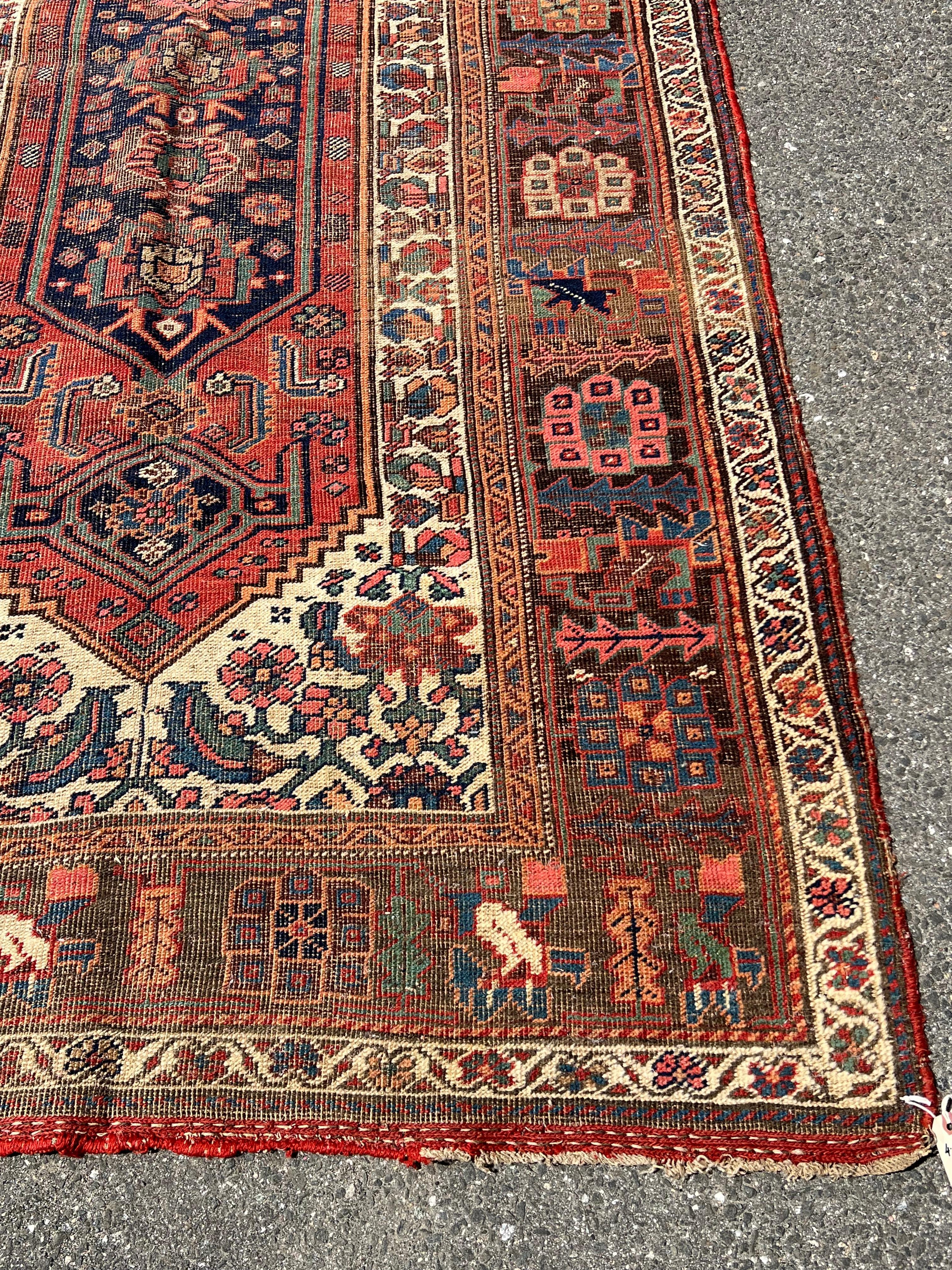 Antiker persischer Malayer-Teppich c. Frühes 20. Jahrhundert 4'6 x 8'6 im Zustand „Gut“ im Angebot in Westfield, MA