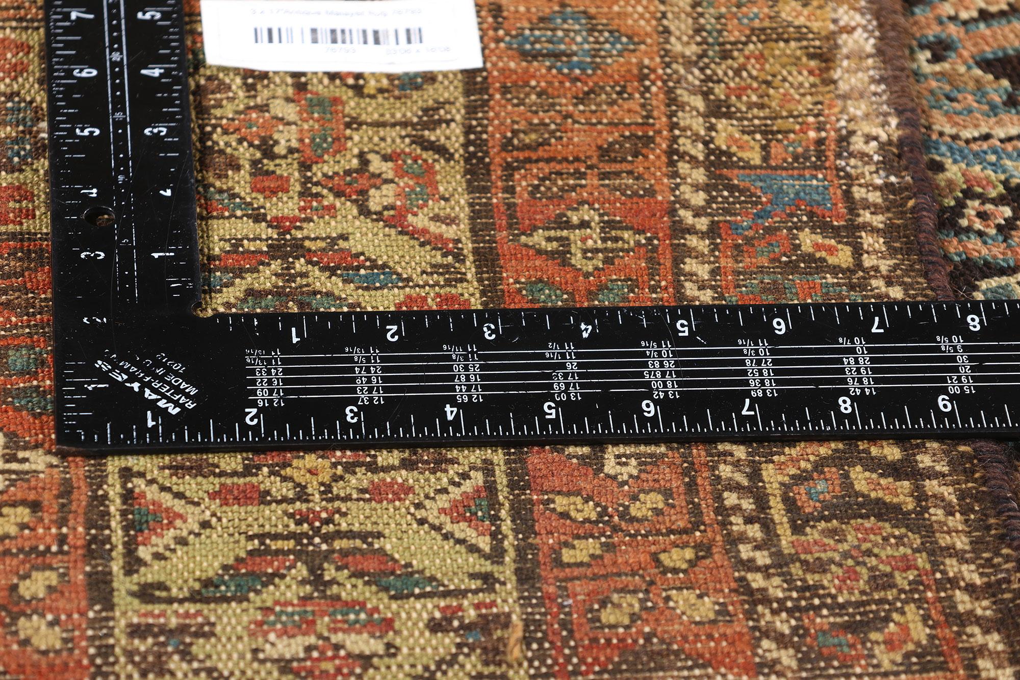 Antiker persischer Malayer-Teppich-Läufer im Used-Look, 03'06 x 16'08, Distressed (20. Jahrhundert) im Angebot