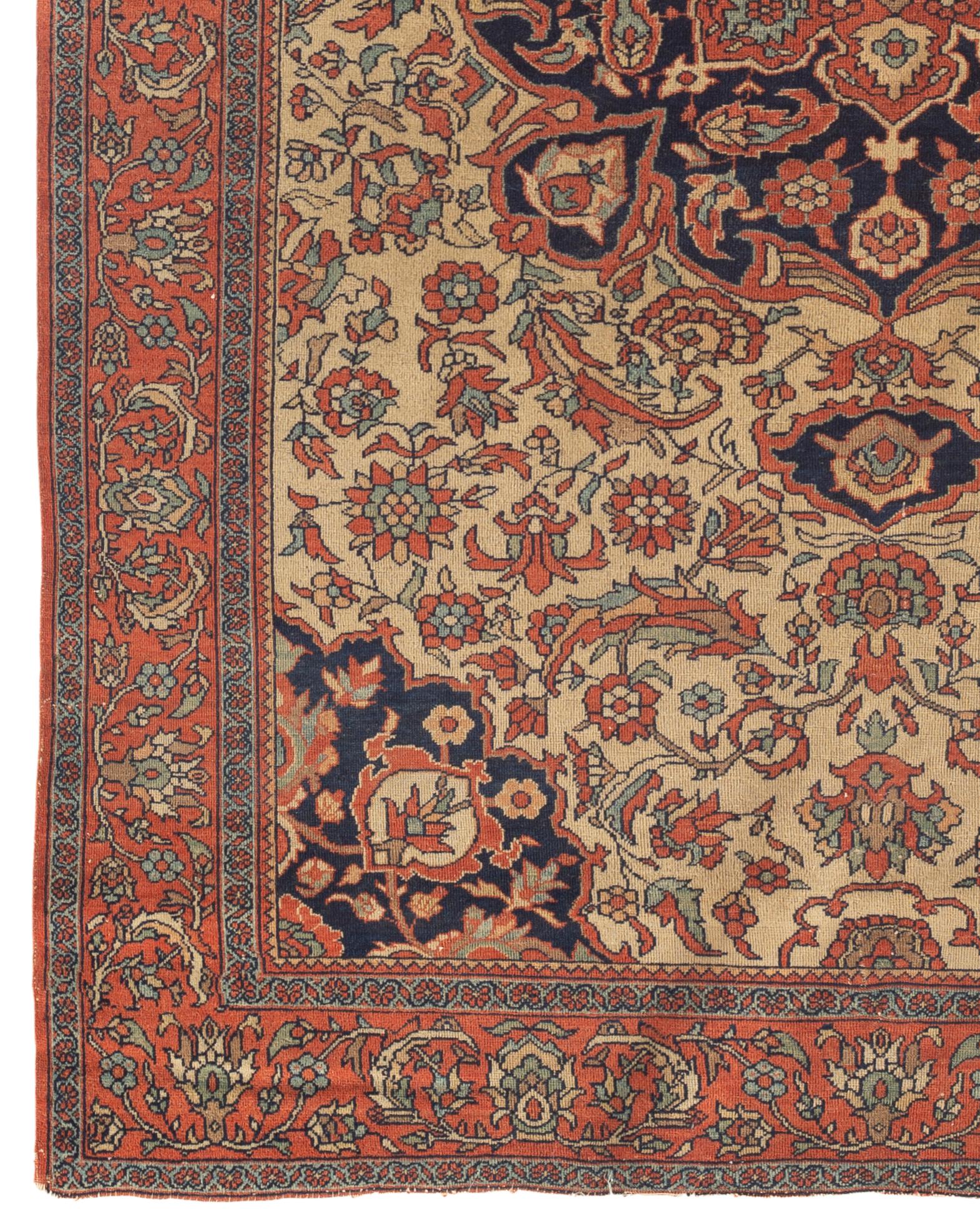 Antiker persischer Malayer-Teppich, um 1880. Antike Teppiche aus Malayer, östlich von Hamadan, können als qualitativ hochwertige Hamadan-Teppiche angesehen werden und weisen ähnliche strukturelle Merkmale auf. Dieser attraktive, helle und leichte