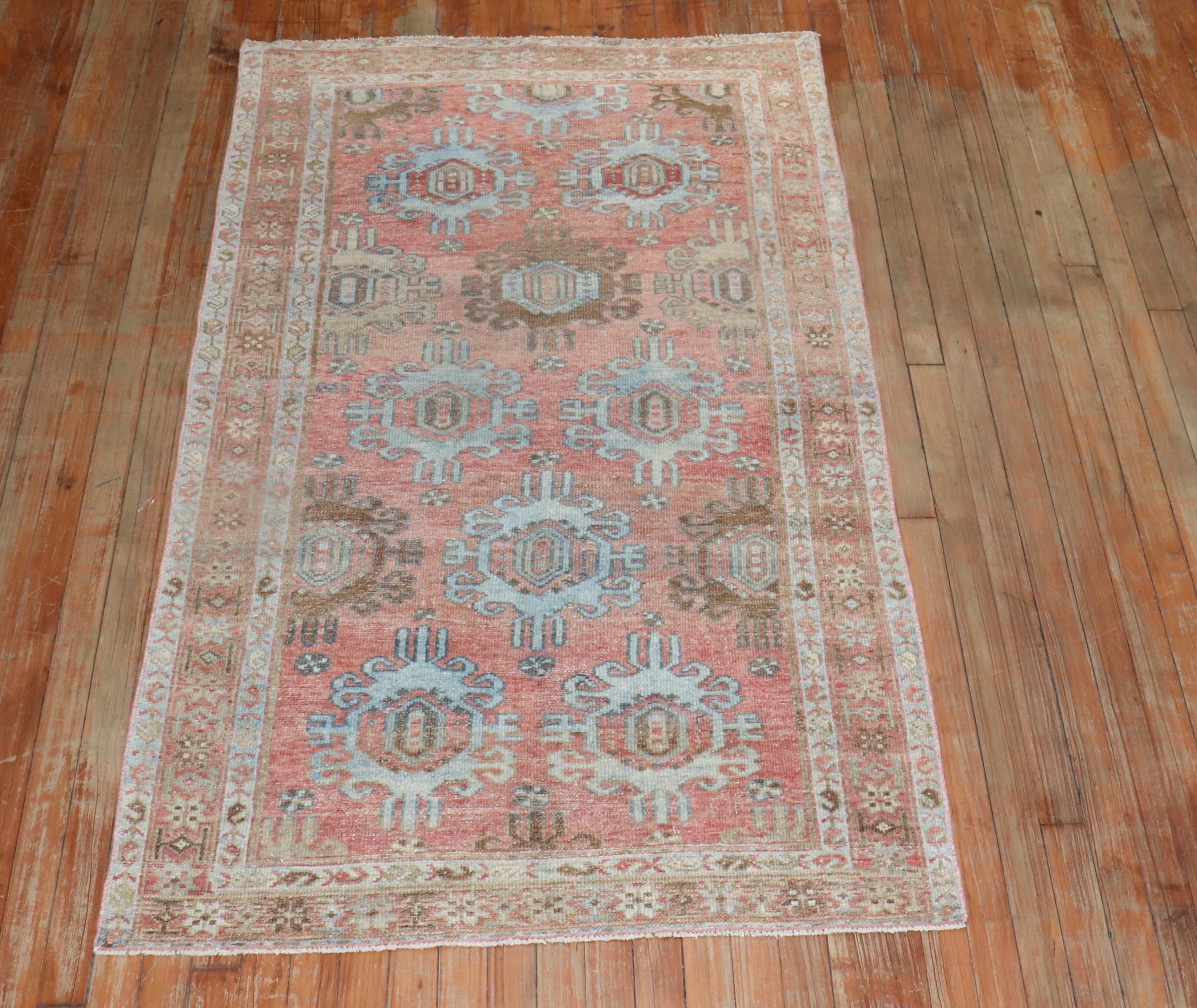 Antiker hochdekorativer persischer Malayer-Teppich

Maße: 3'6'' x 6'2''.