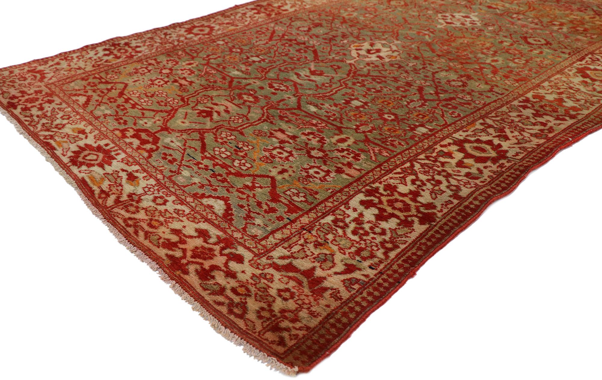 78102 antique Persian Malayer rug 04'01 x 06'05. D'une beauté sans effort et d'un design intemporel associé à une sensibilité rustique, ce tapis persan ancien Malayer en laine noué à la main est une vision captivante de la beauté tissée. Le champ