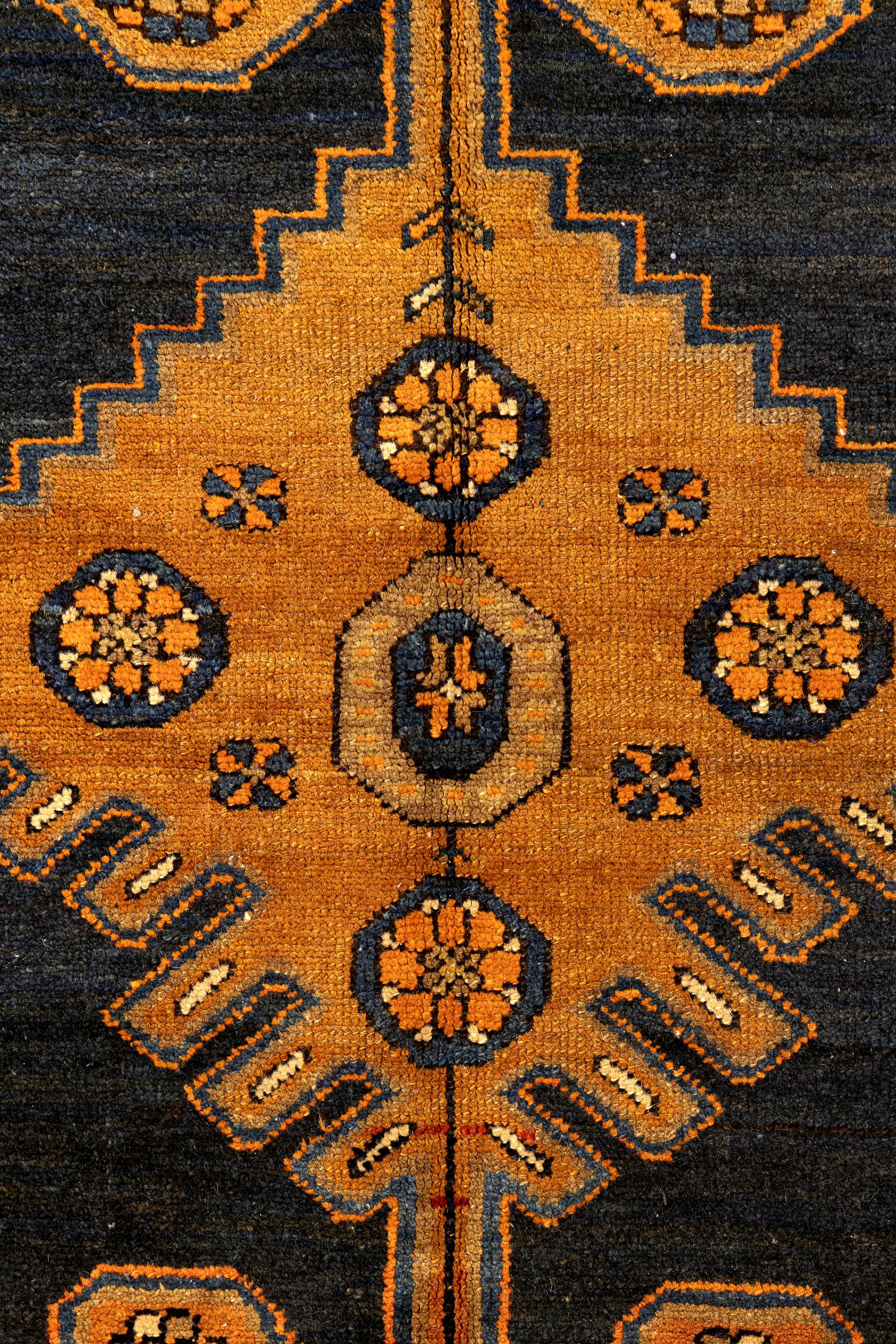 Antiker persischer Malayer Teppich Läufer im Angebot